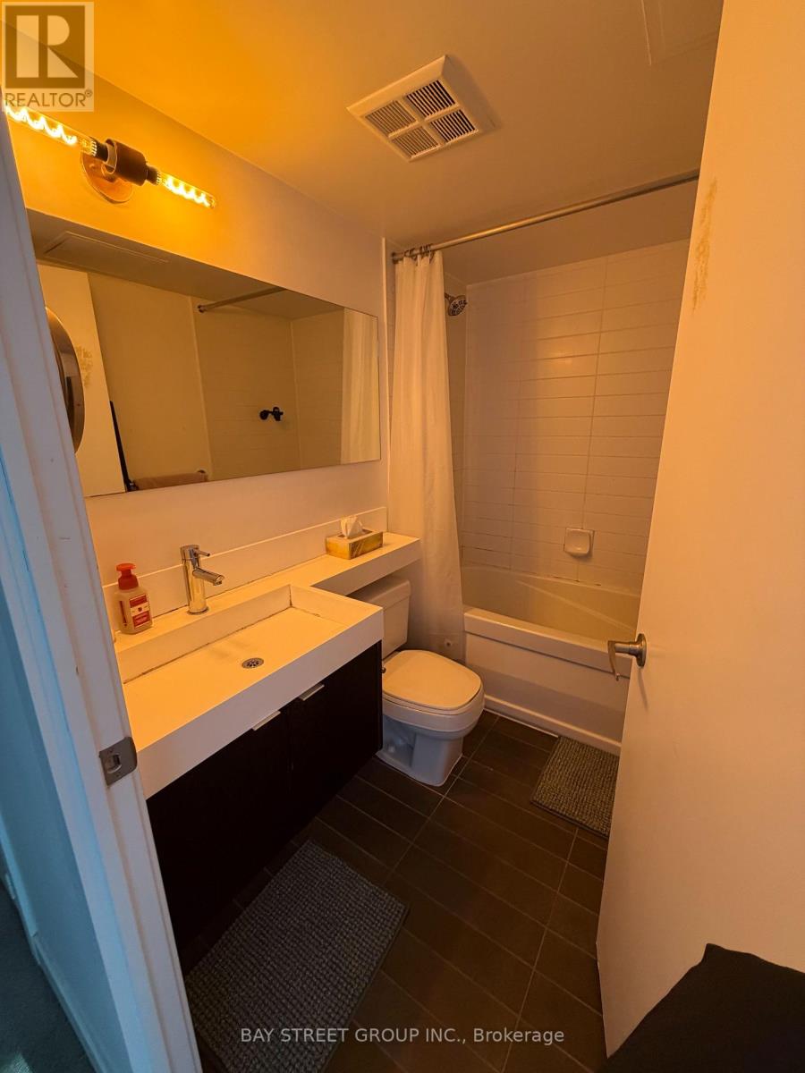 909 - 25 Telegram Mews, Toronto (Waterfront Communities), Ontario  M5V 3Z1 - Photo 10 - C12838396