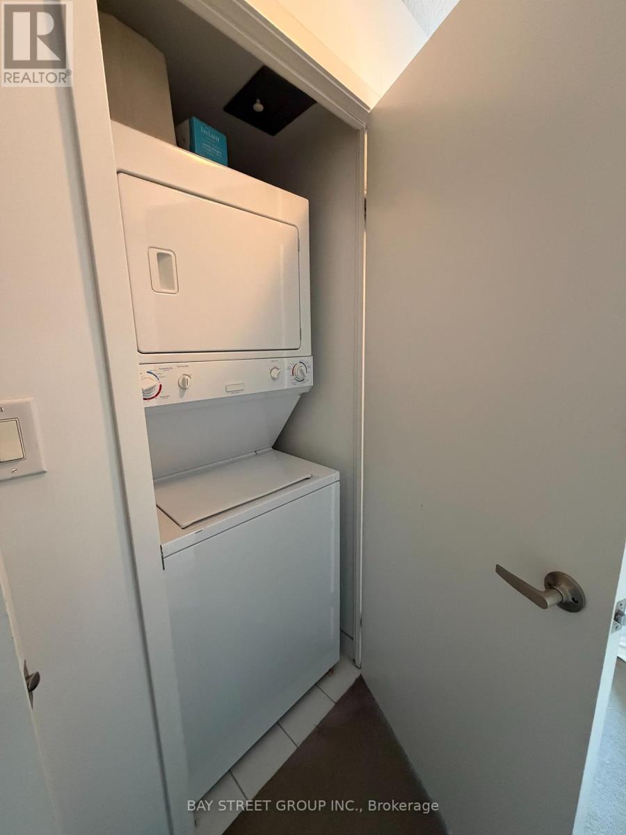 909 - 25 Telegram Mews, Toronto (Waterfront Communities), Ontario  M5V 3Z1 - Photo 13 - C12838396