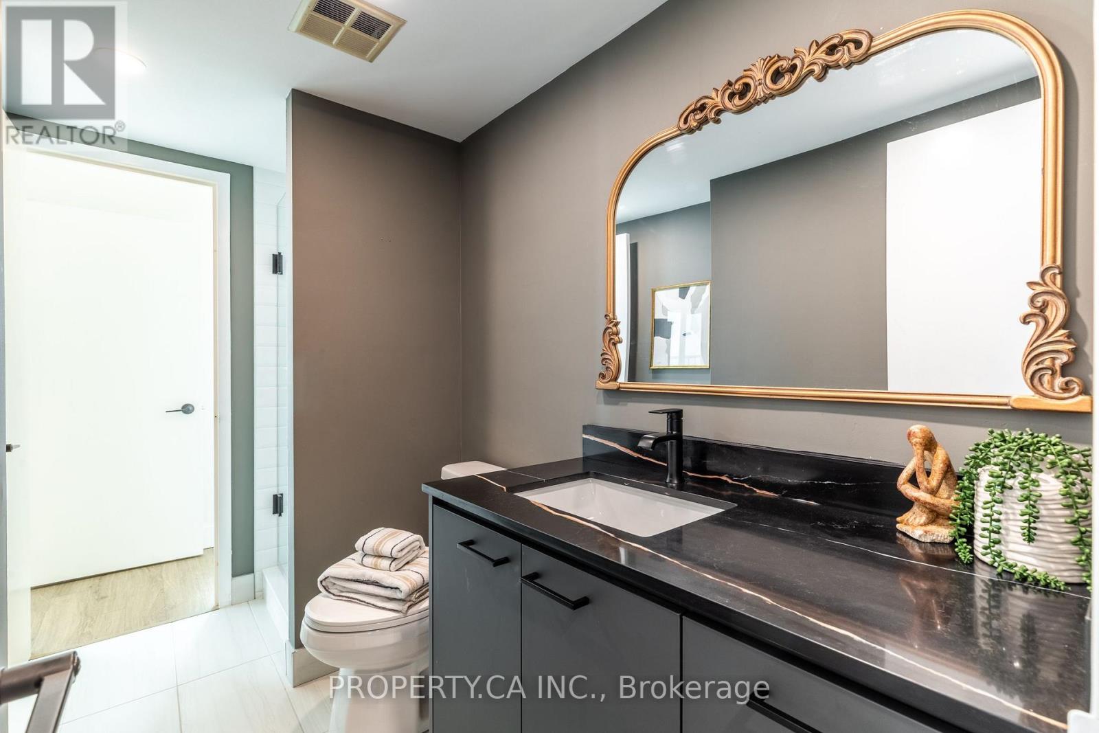 2212 - 77 Harbour Square, Toronto, Ontario  M5J 2S2 - Photo 11 - C12838438