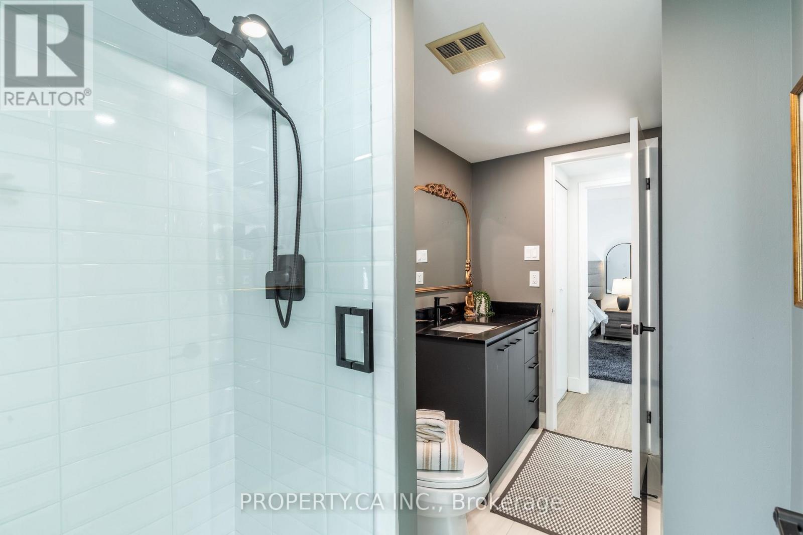 2212 - 77 Harbour Square, Toronto, Ontario  M5J 2S2 - Photo 12 - C12838438