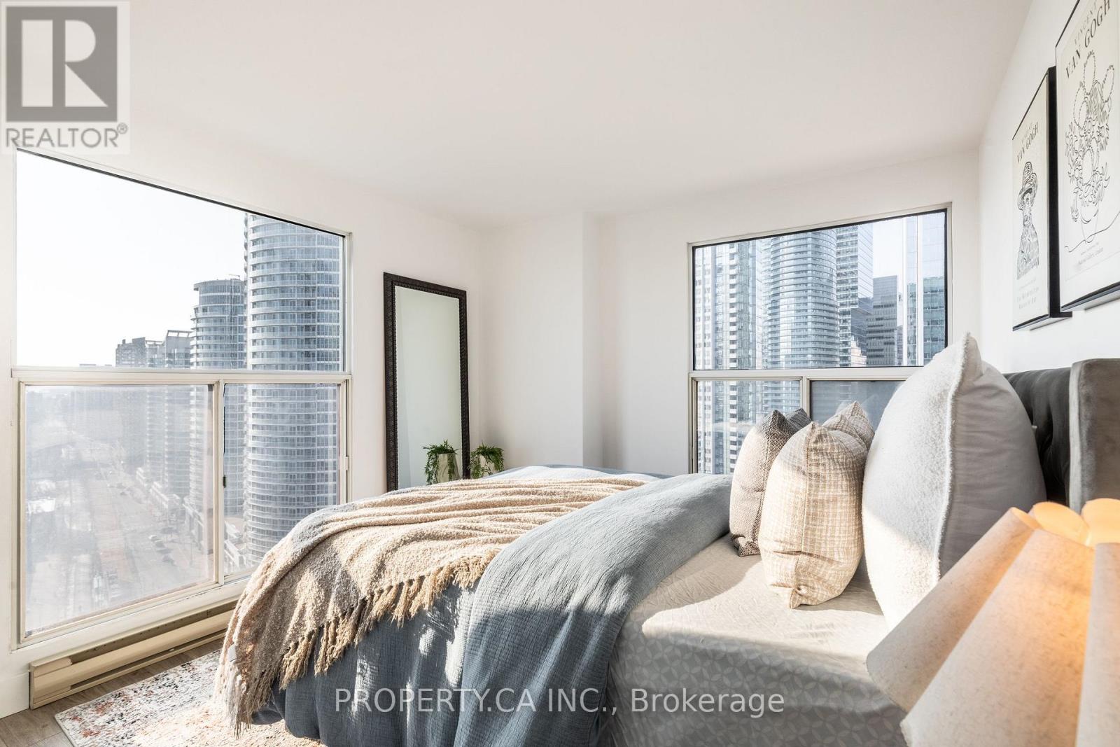 2212 - 77 Harbour Square, Toronto, Ontario  M5J 2S2 - Photo 13 - C12838438