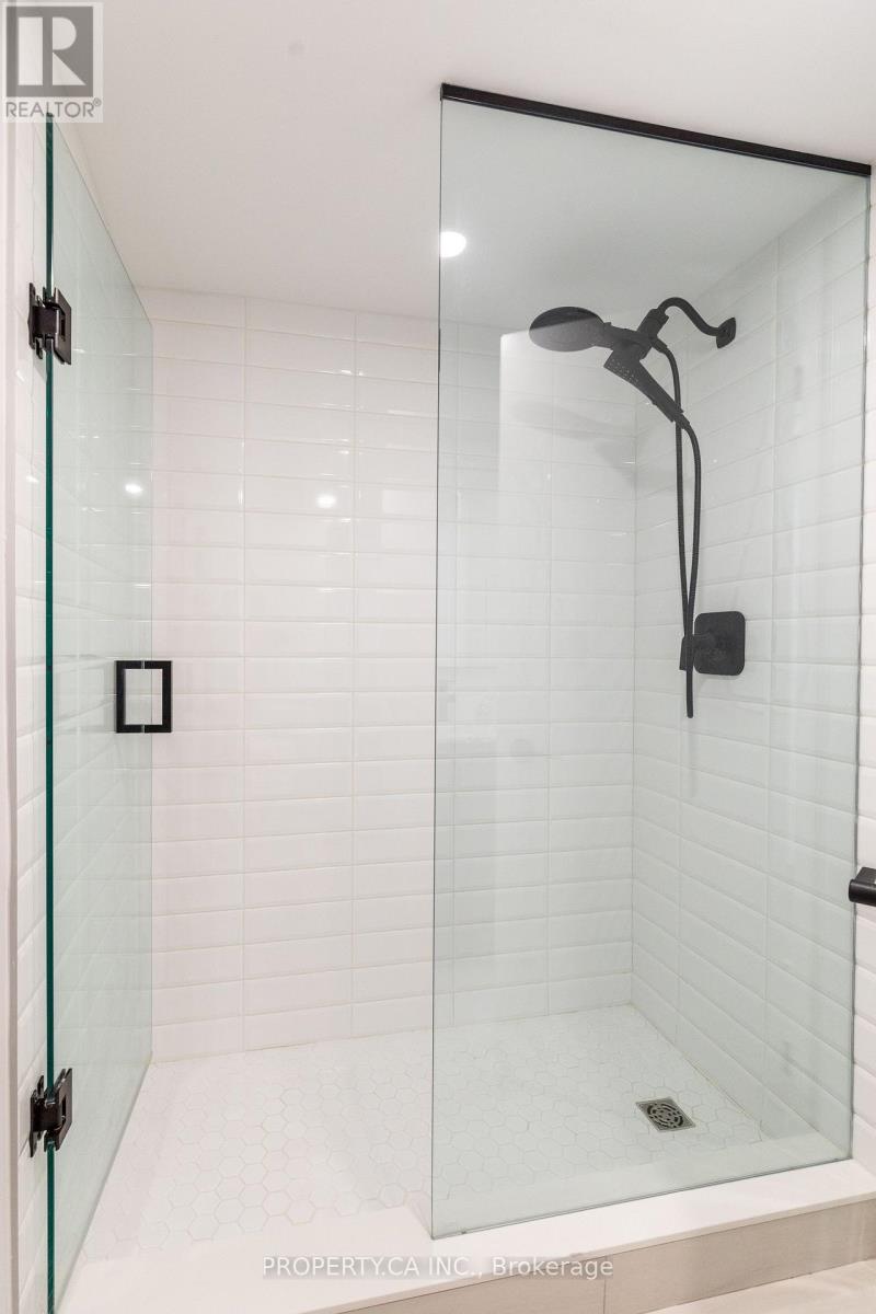 2212 - 77 Harbour Square, Toronto, Ontario  M5J 2S2 - Photo 18 - C12838438