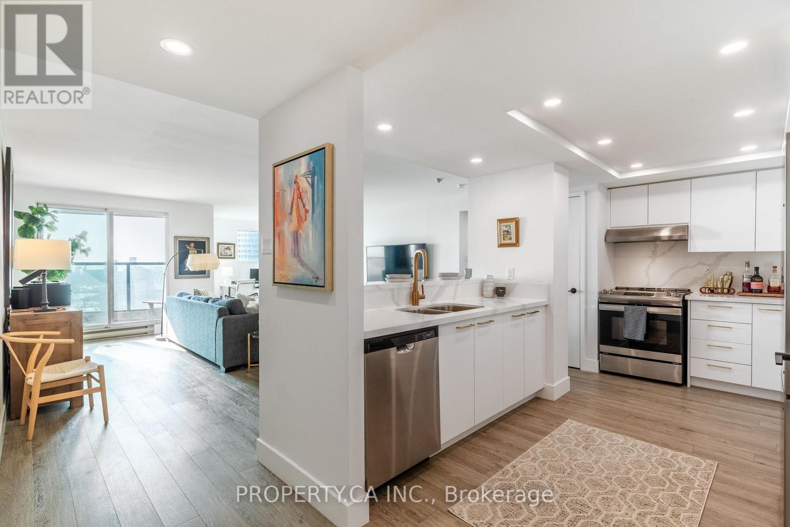 2212 - 77 Harbour Square, Toronto, Ontario  M5J 2S2 - Photo 2 - C12838438