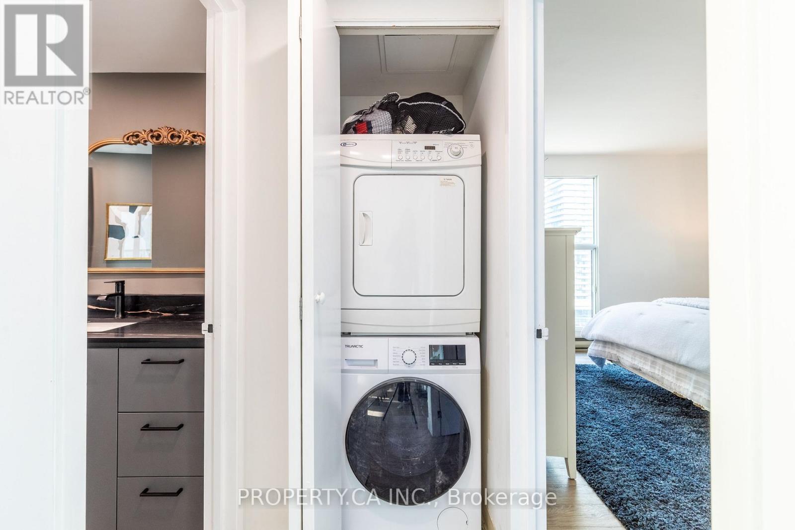 2212 - 77 Harbour Square, Toronto, Ontario  M5J 2S2 - Photo 24 - C12838438