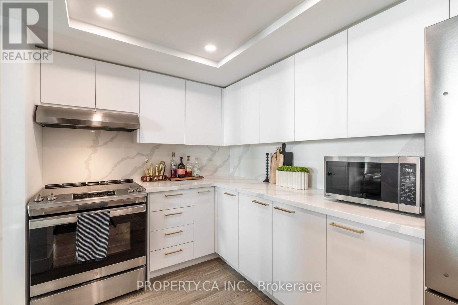 2212 - 77 Harbour Square, Toronto, Ontario  M5J 2S2 - Photo 3 - C12838438