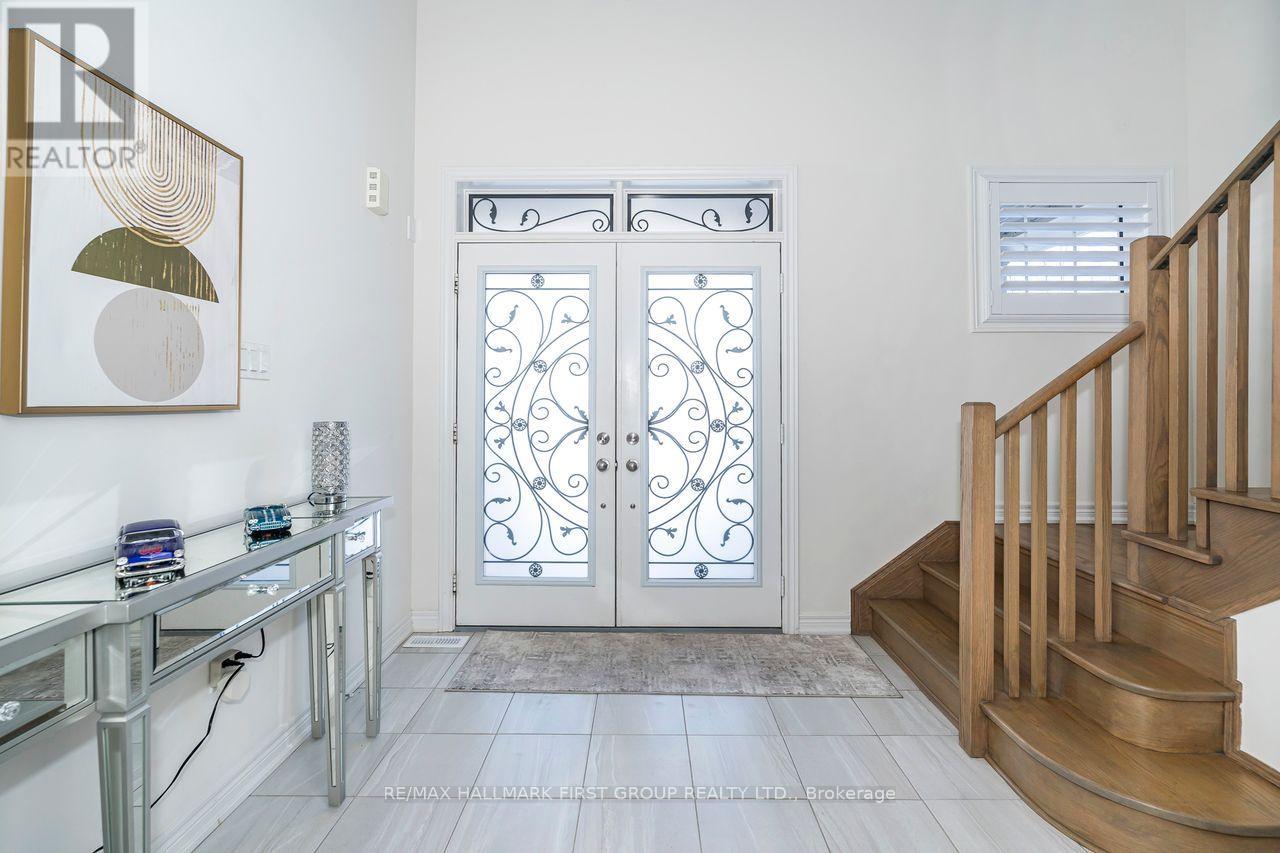 5 Toulouse Street, Whitby, Ontario  L1P 0J2 - Photo 3 - E12838226