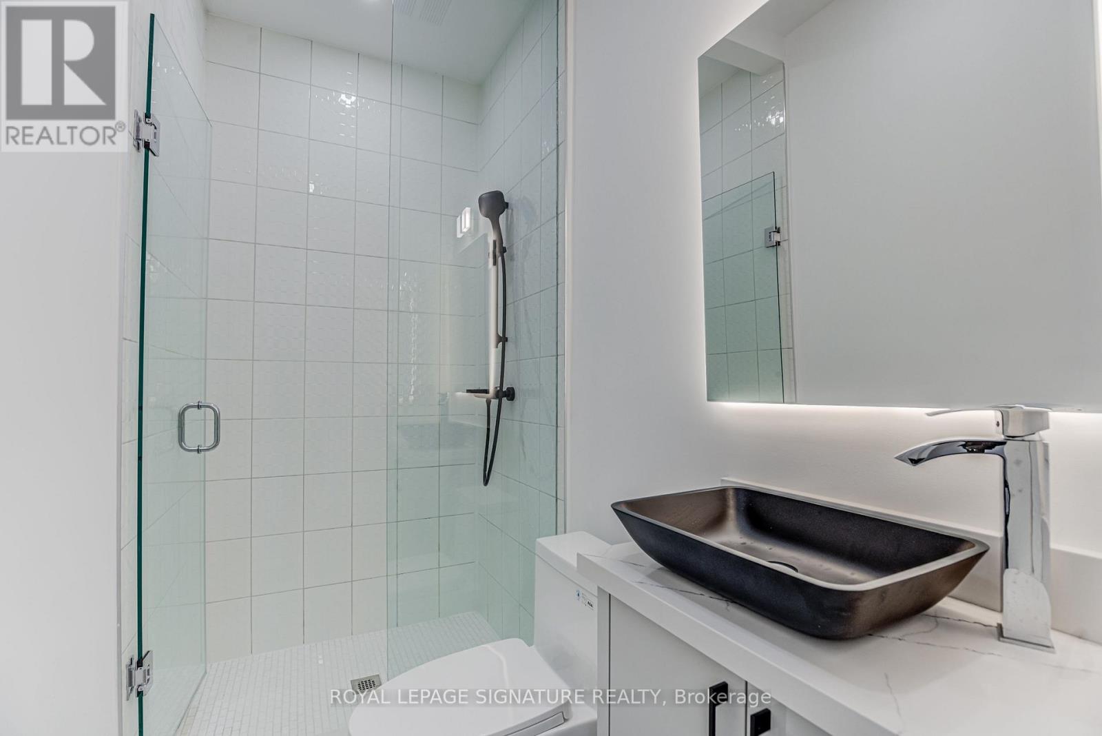 Lower - 5 Holborne Avenue, Toronto, Ontario M4C 2P8 - Photo 14 - E12838314