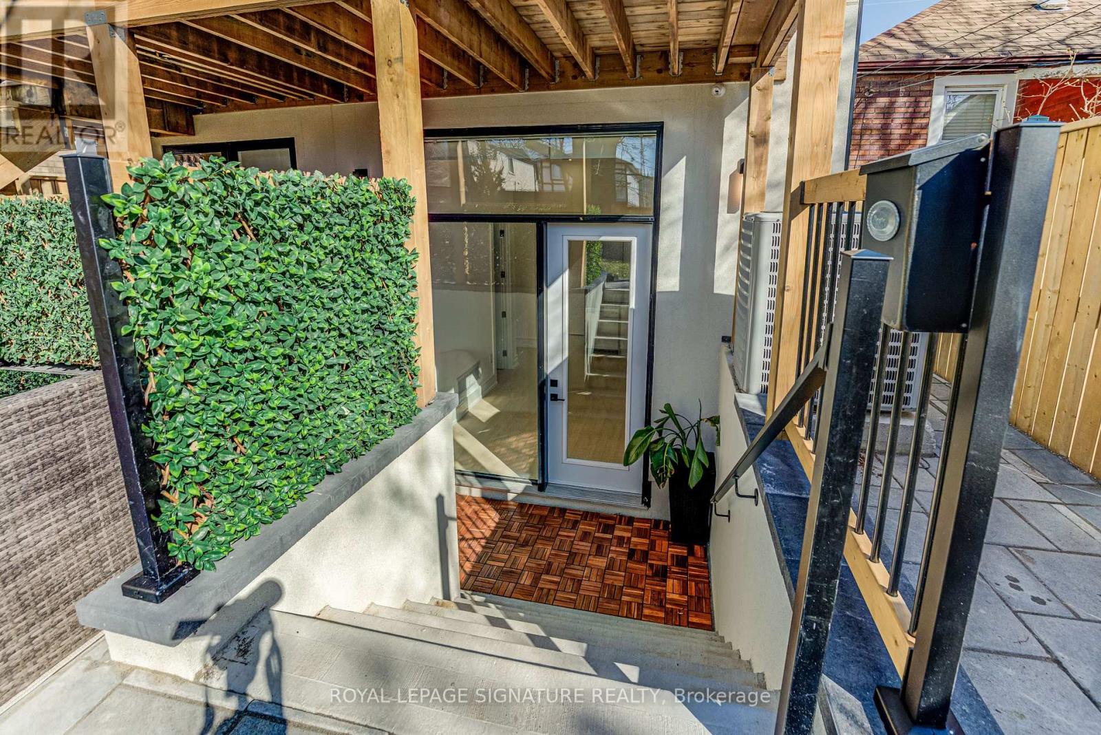 Lower - 5 Holborne Avenue, Toronto, Ontario M4C 2P8 - Photo 18 - E12838314