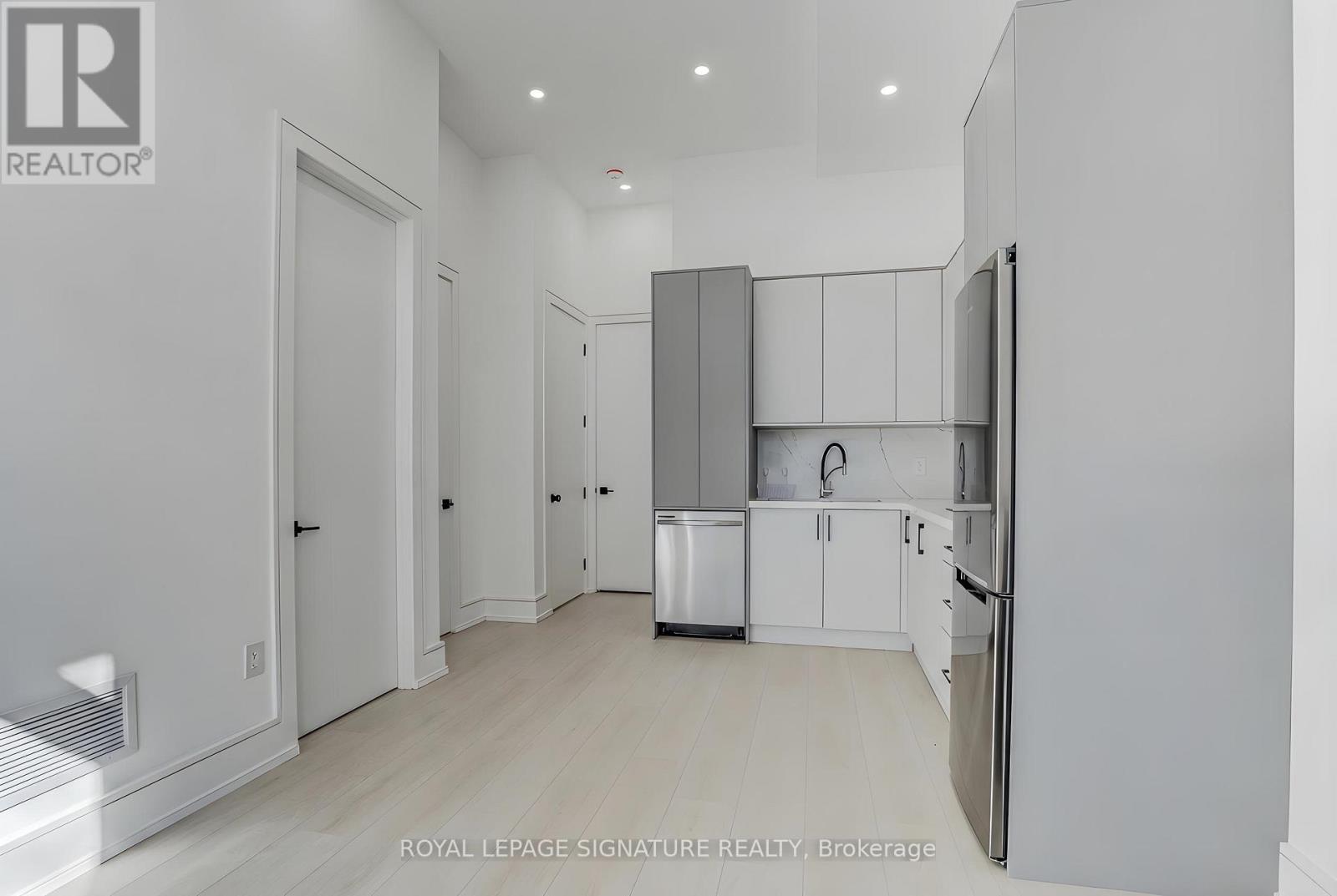 Lower - 5 Holborne Avenue, Toronto, Ontario M4C 2P8 - Photo 4 - E12838314