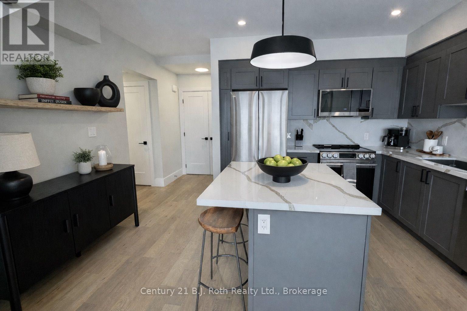 302 - 11 Treetops Lane, Huntsville, Ontario  P1H 1A9 - Photo 12 - X12833842