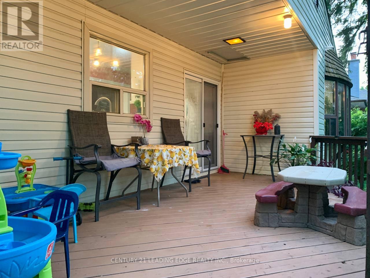 91 Lucas Street, Richmond Hill (Mill Pond), Ontario  L4C 4P4 - Photo 15 - N12838238