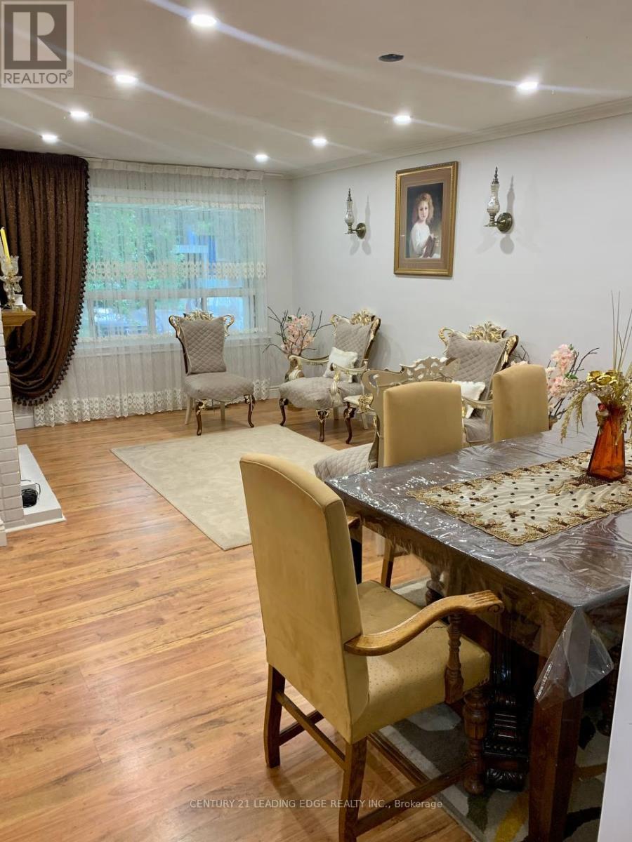 91 Lucas Street, Richmond Hill (Mill Pond), Ontario  L4C 4P4 - Photo 7 - N12838238