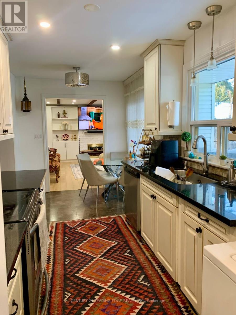 91 Lucas Street, Richmond Hill (Mill Pond), Ontario  L4C 4P4 - Photo 9 - N12838238