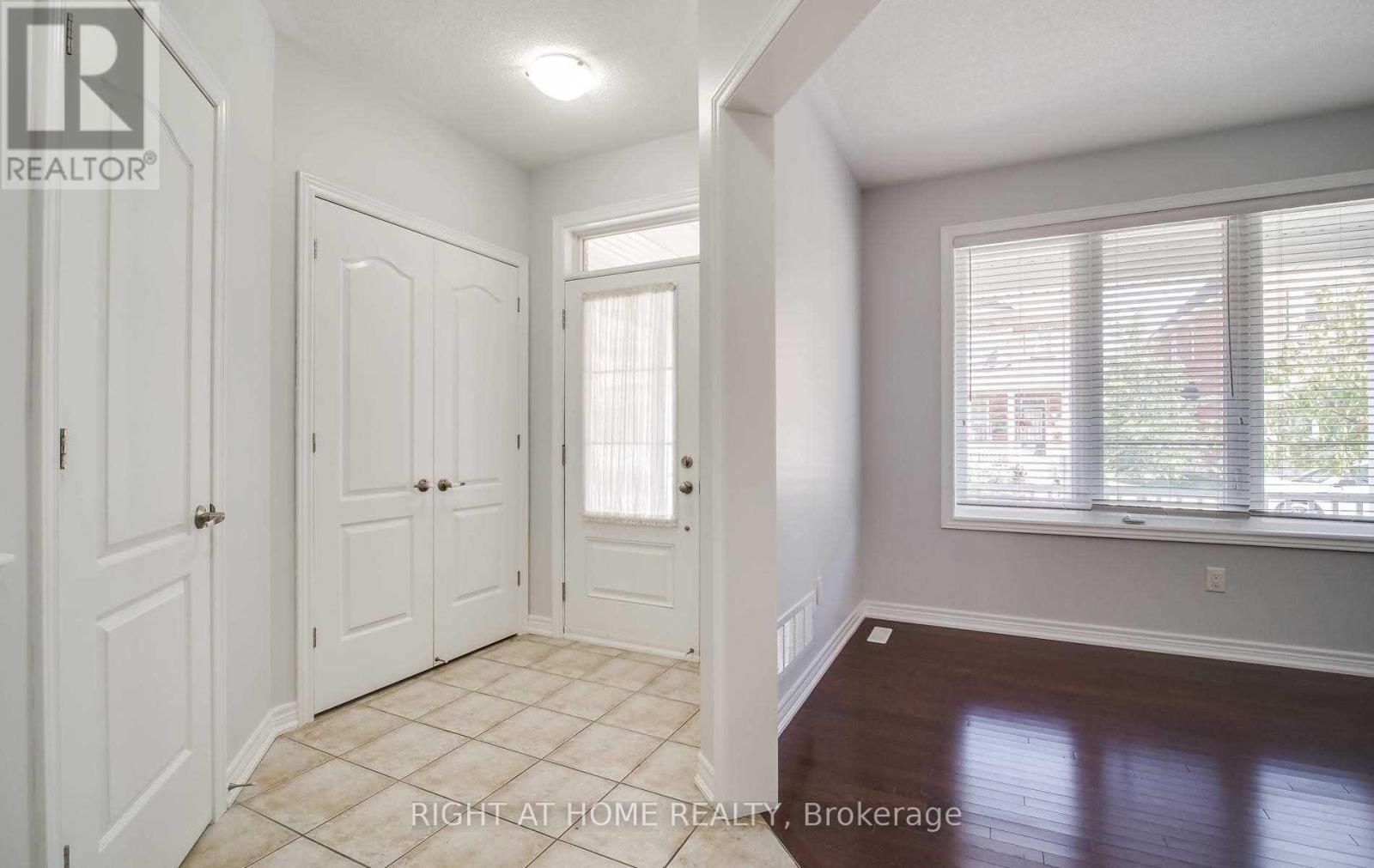 29 Cinemark Avenue, Markham (Cornell), Ontario  L6B 0W1 - Photo 4 - N12838274