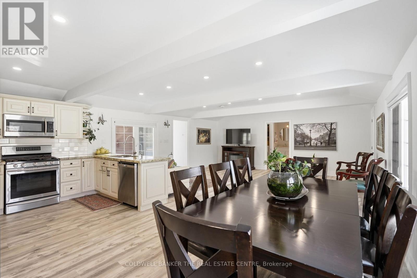 1127 Shore Acres Drive, Innisfil, Ontario  L0L 1R0 - Photo 12 - N12838316