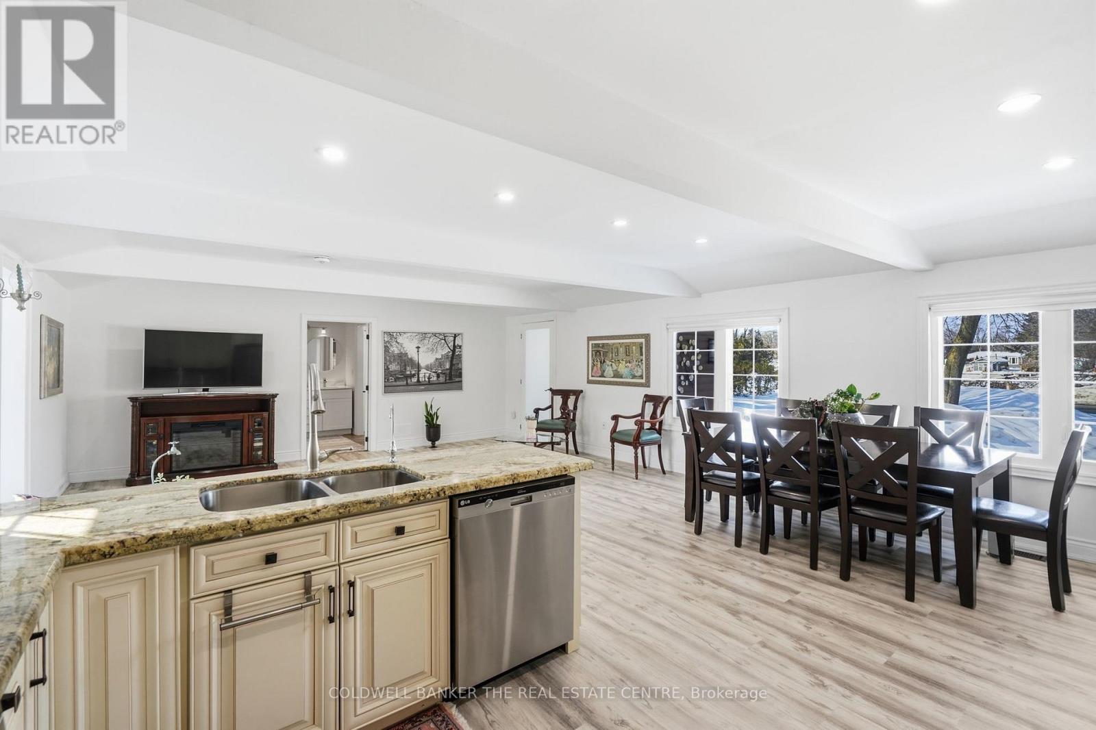 1127 Shore Acres Drive, Innisfil, Ontario  L0L 1R0 - Photo 16 - N12838316