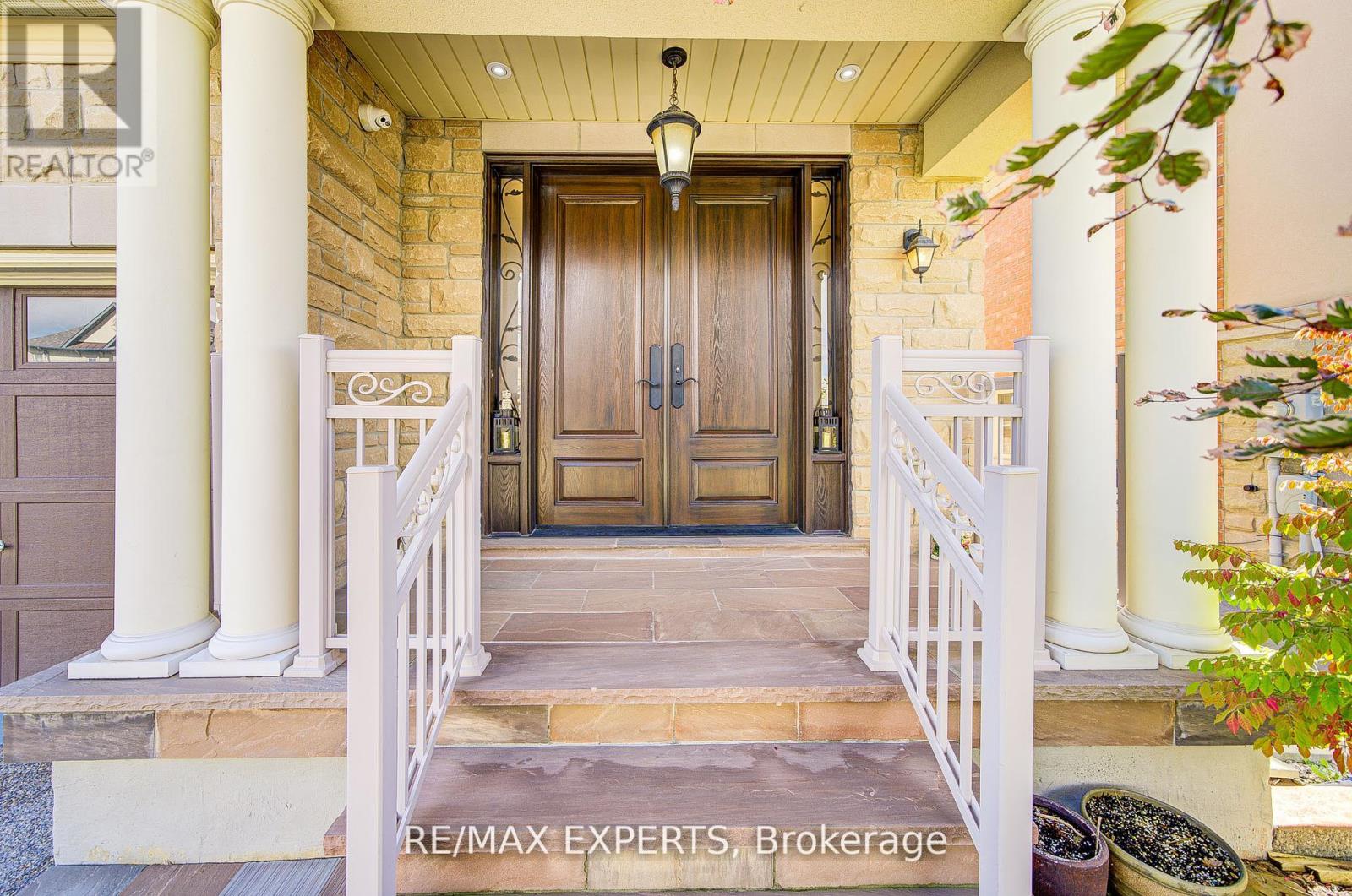 277 Chatfield Drive S, Vaughan, Ontario  L4H 3R8 - Photo 3 - N12838394