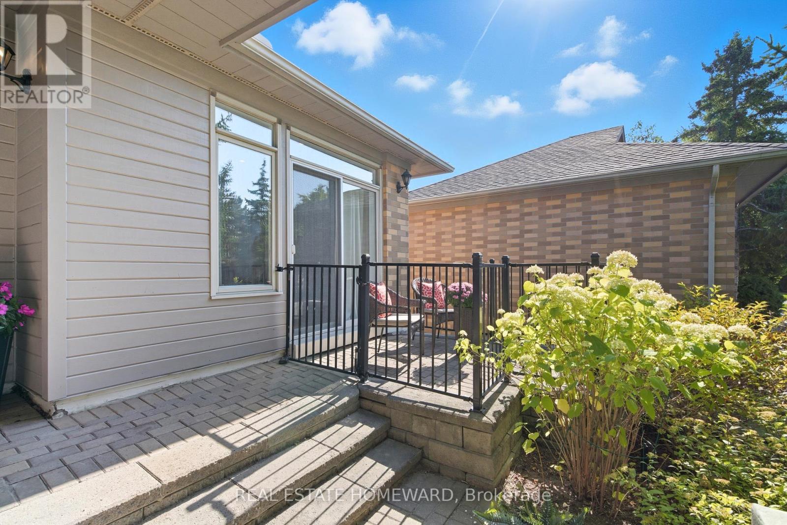 11 Loon Harbour Way, Markham, Ontario  L6E 1B4 - Photo 4 - N12838416