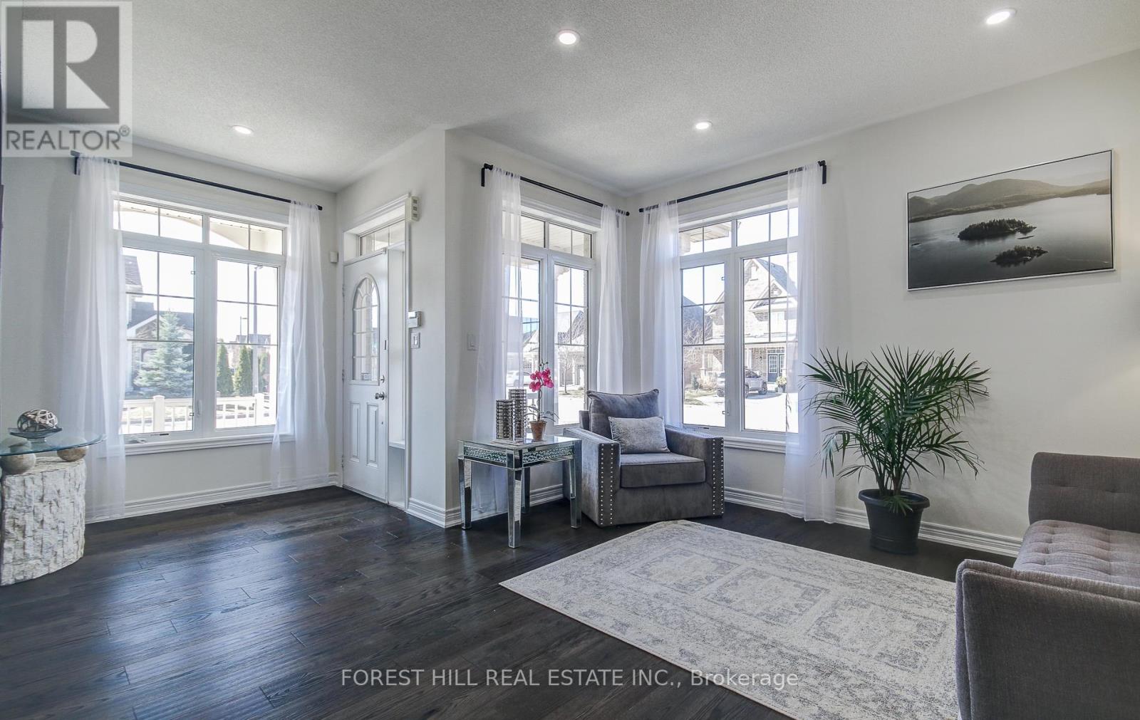 2 Bamburg Street, Georgina, Ontario  L0E 1R0 - Photo 3 - N12838418