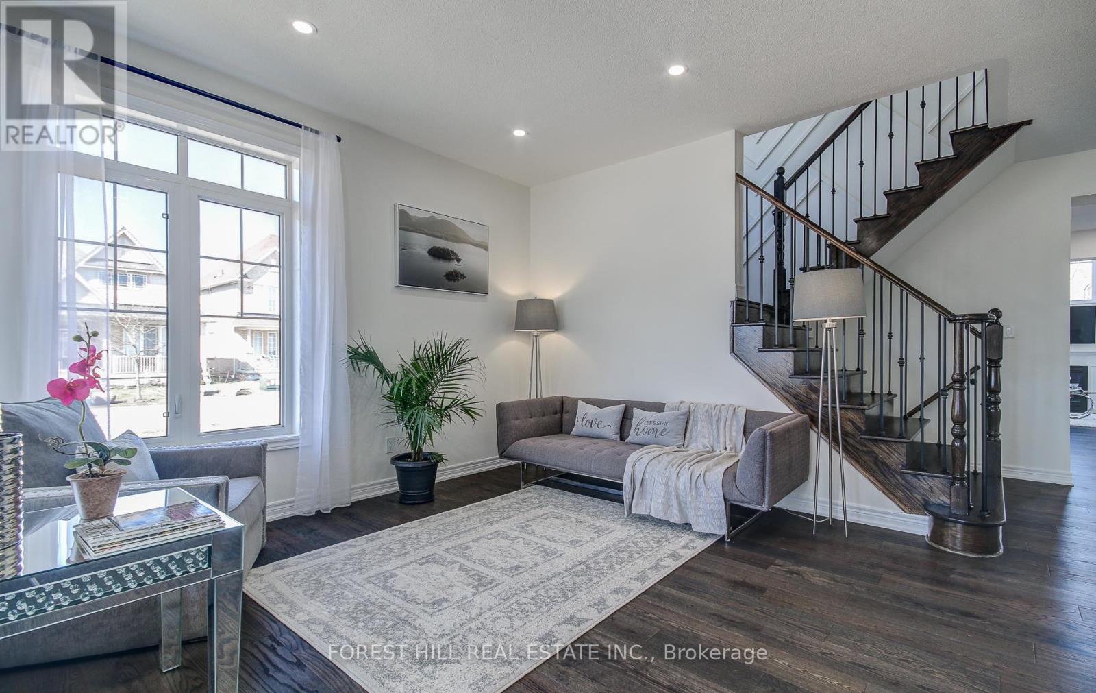 2 Bamburg Street, Georgina, Ontario  L0E 1R0 - Photo 4 - N12838418