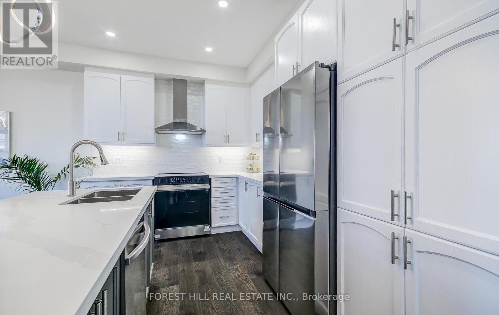 2 Bamburg Street, Georgina, Ontario  L0E 1R0 - Photo 8 - N12838418