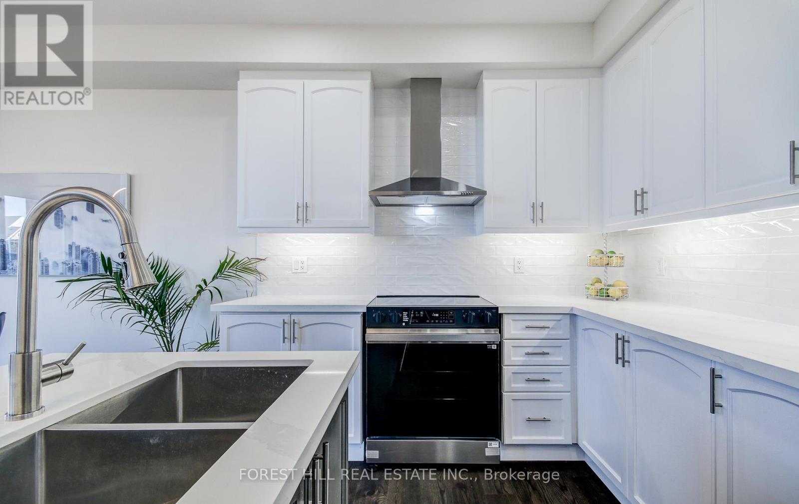 2 Bamburg Street, Georgina, Ontario  L0E 1R0 - Photo 9 - N12838418