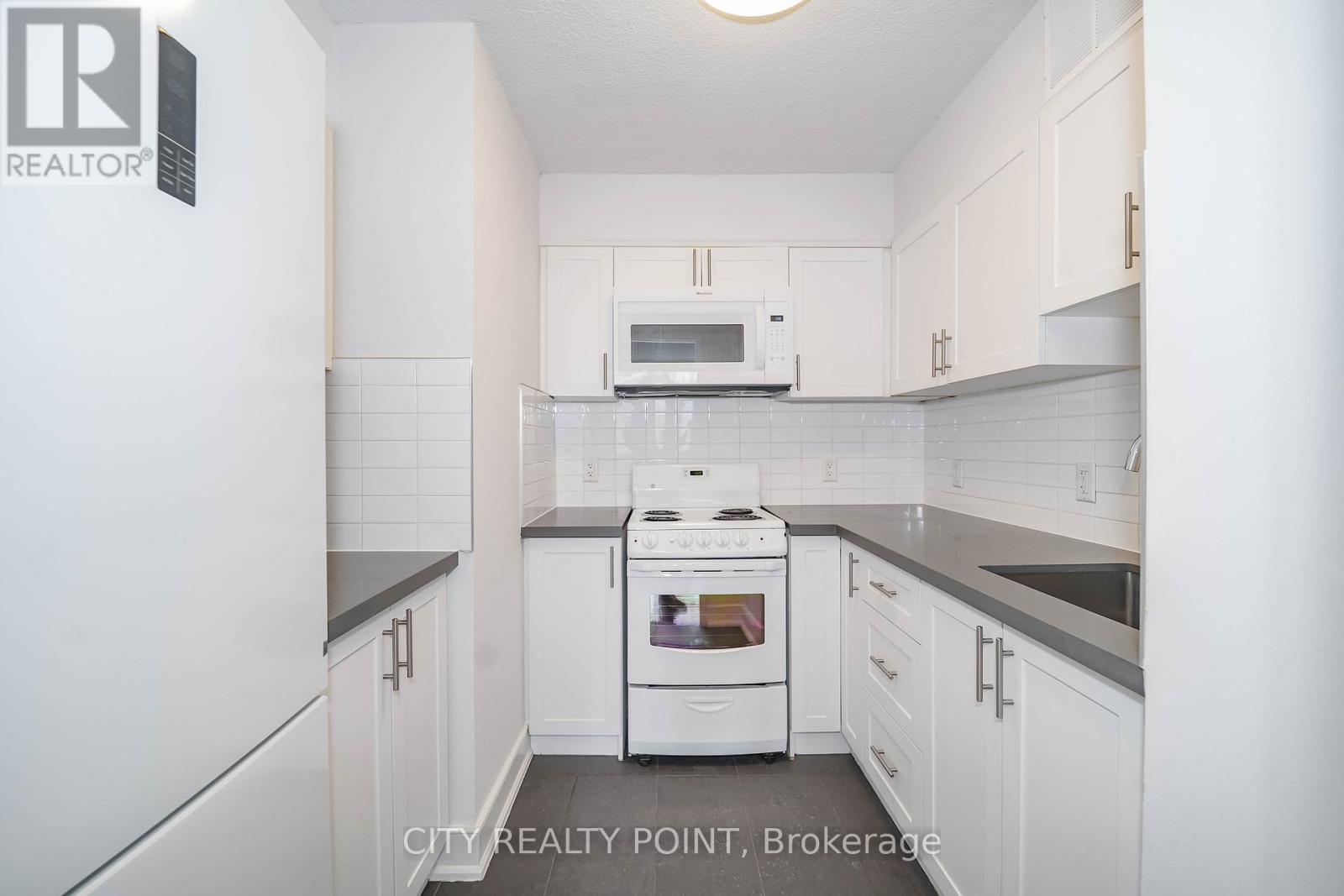 2412 - 33 Isabella Street, Toronto, Ontario  M4Y 2P7 - Photo 4 - C12743564