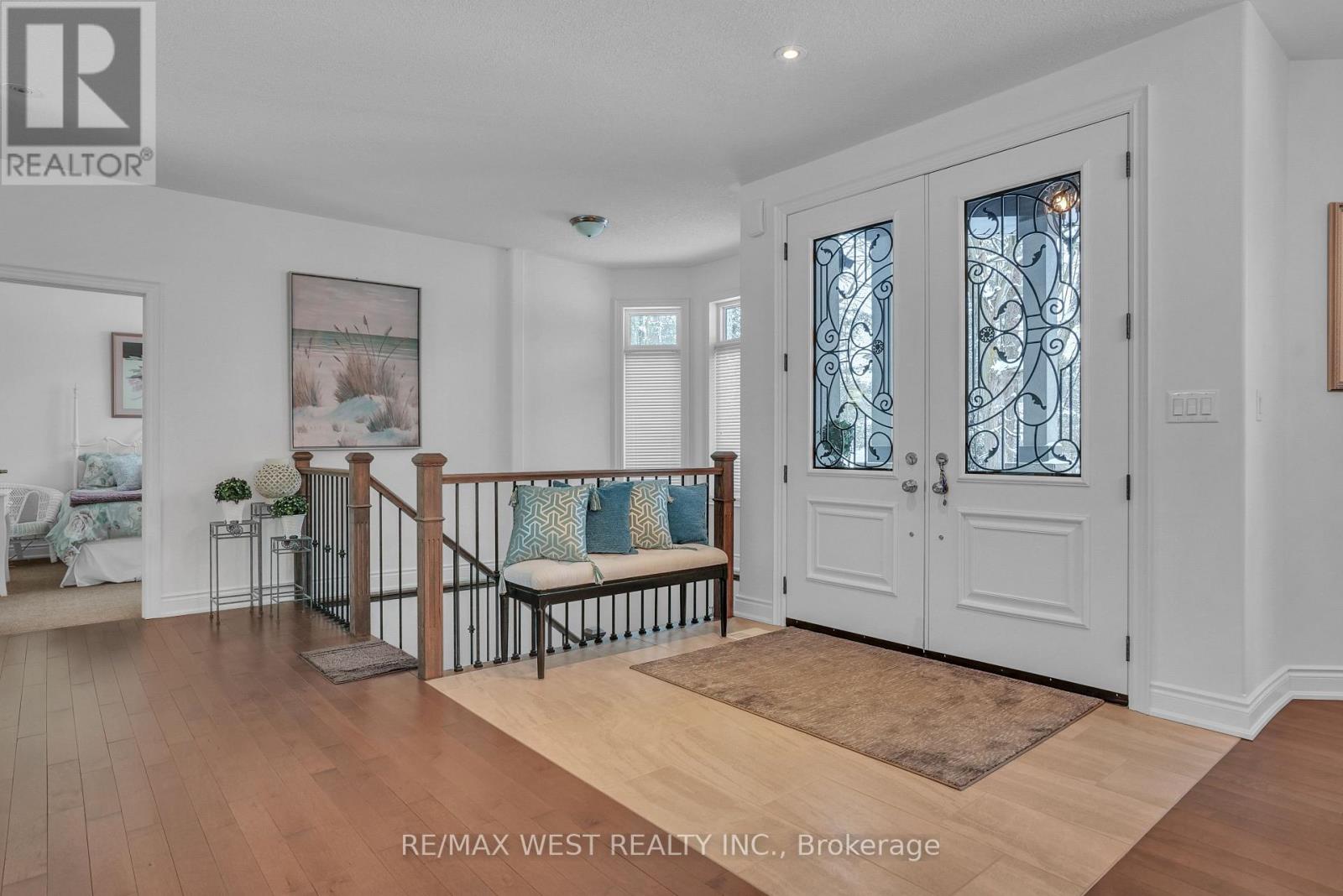 2 Sycamore Circle, Springwater, Ontario L0L 2K0 - Photo 2 - S12838430