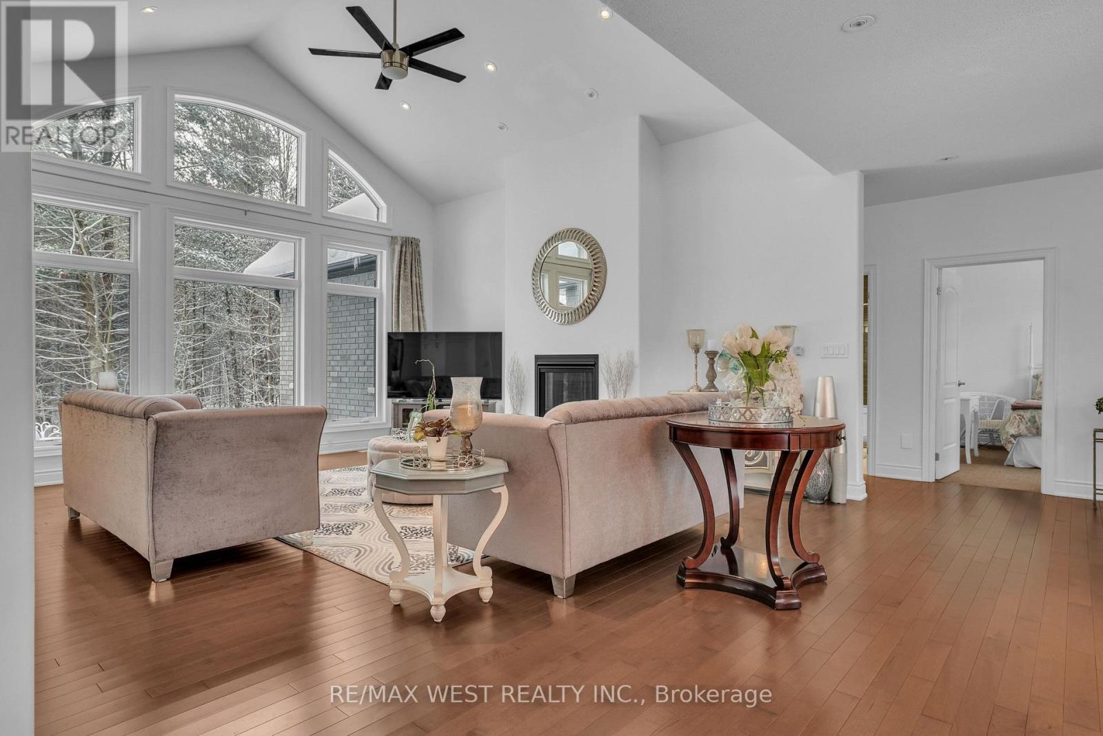 2 Sycamore Circle, Springwater, Ontario L0L 2K0 - Photo 5 - S12838430