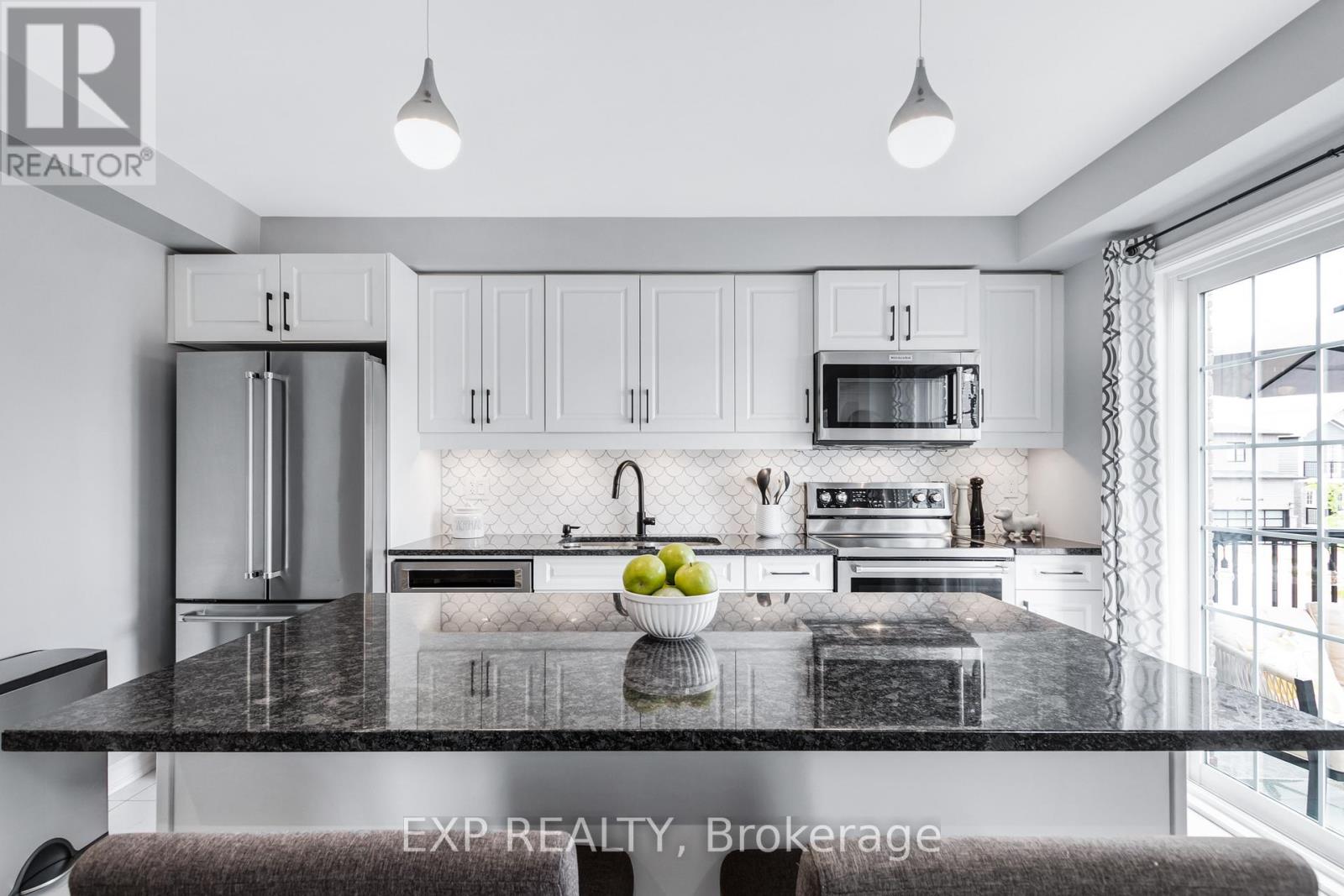 11 Kodiak Terrace, Barrie, Ontario  L9J 0J4 - Photo 10 - S12838452