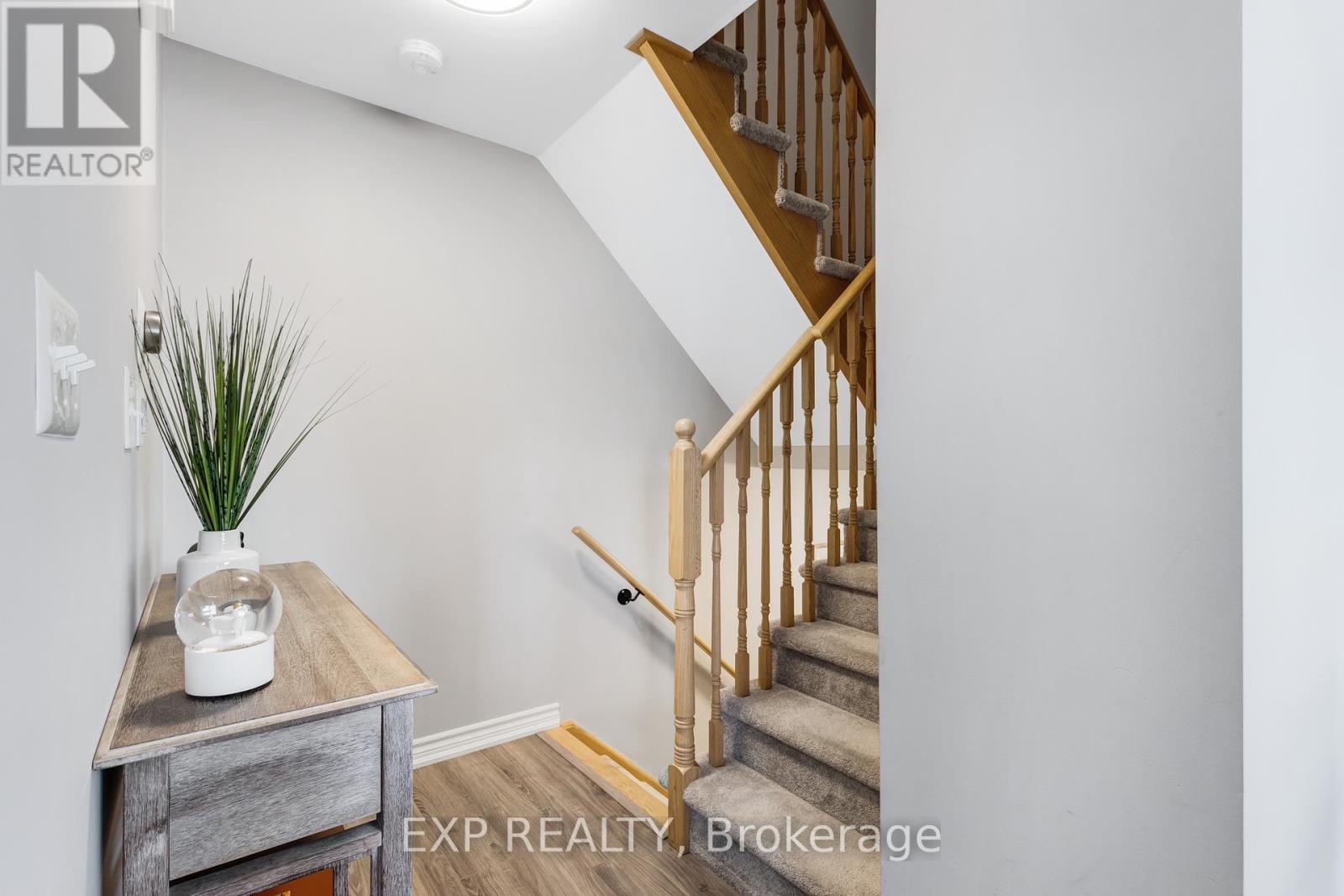 11 Kodiak Terrace, Barrie, Ontario  L9J 0J4 - Photo 4 - S12838452