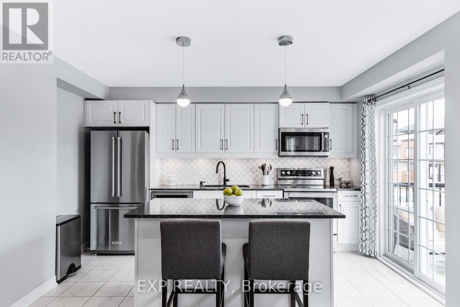 11 Kodiak Terrace, Barrie, Ontario  L9J 0J4 - Photo 6 - S12838452