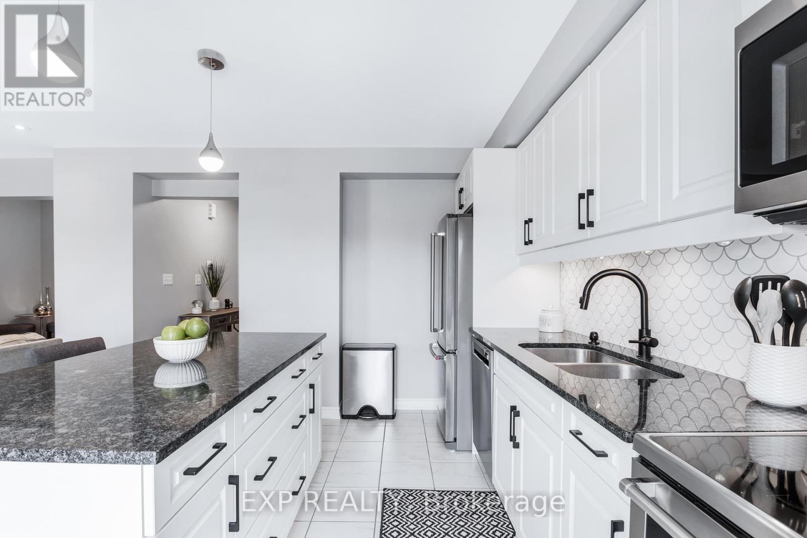 11 Kodiak Terrace, Barrie, Ontario  L9J 0J4 - Photo 9 - S12838452