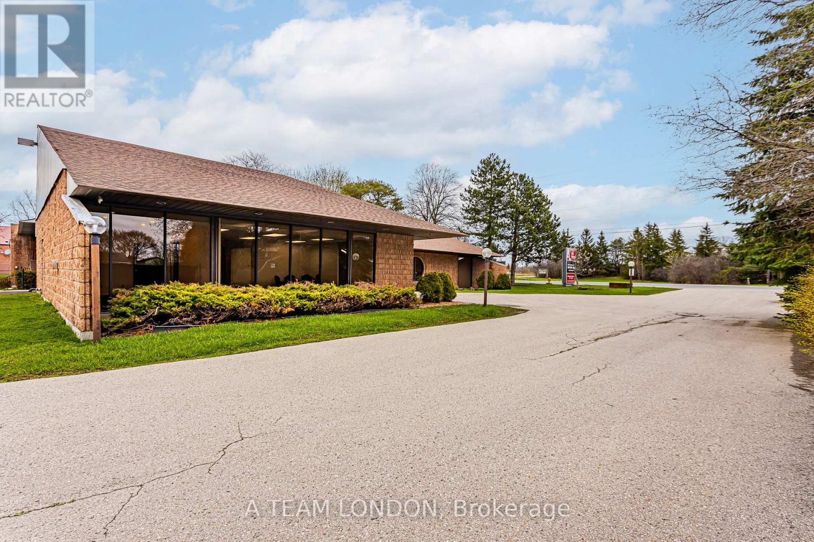 A - 743 Wellington Road, London South, Ontario  N6C 4R5 - Photo 3 - X12022486