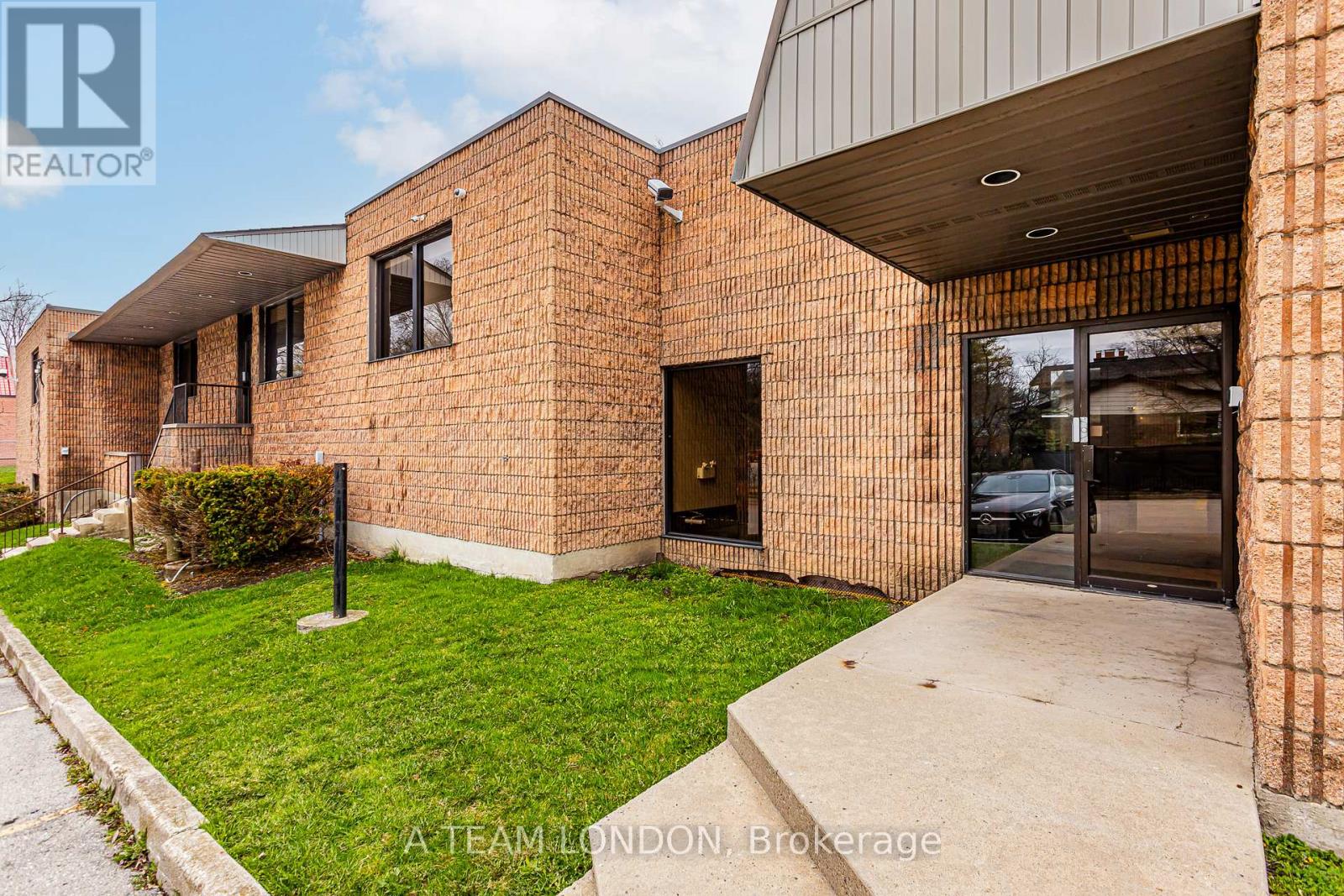 A - 743 Wellington Road, London South, Ontario  N6C 4R5 - Photo 6 - X12022486