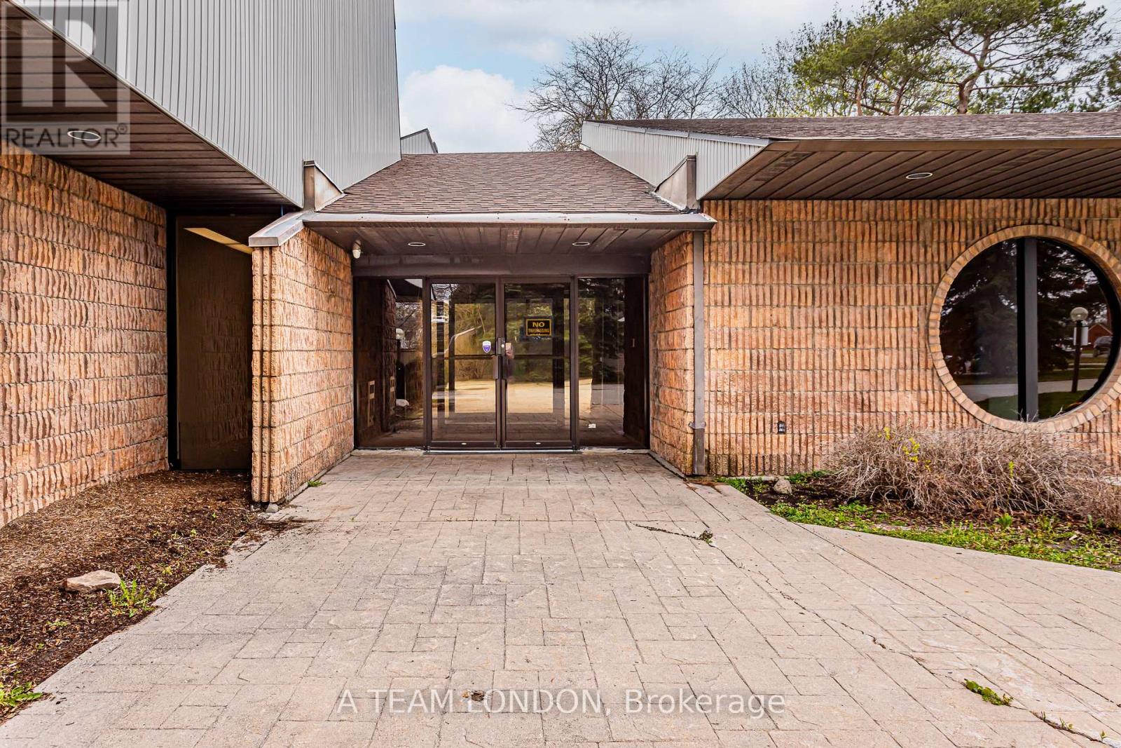 A - 743 Wellington Road, London South, Ontario  N6C 4R5 - Photo 5 - X12022486