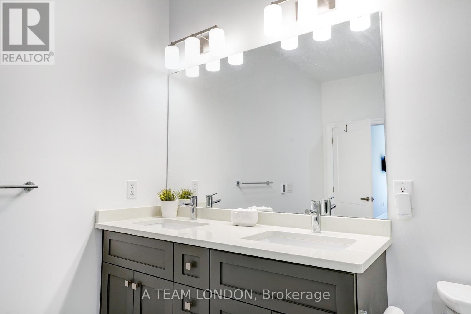 Photo 22 of 43 for 102 - 460 Callaway Road