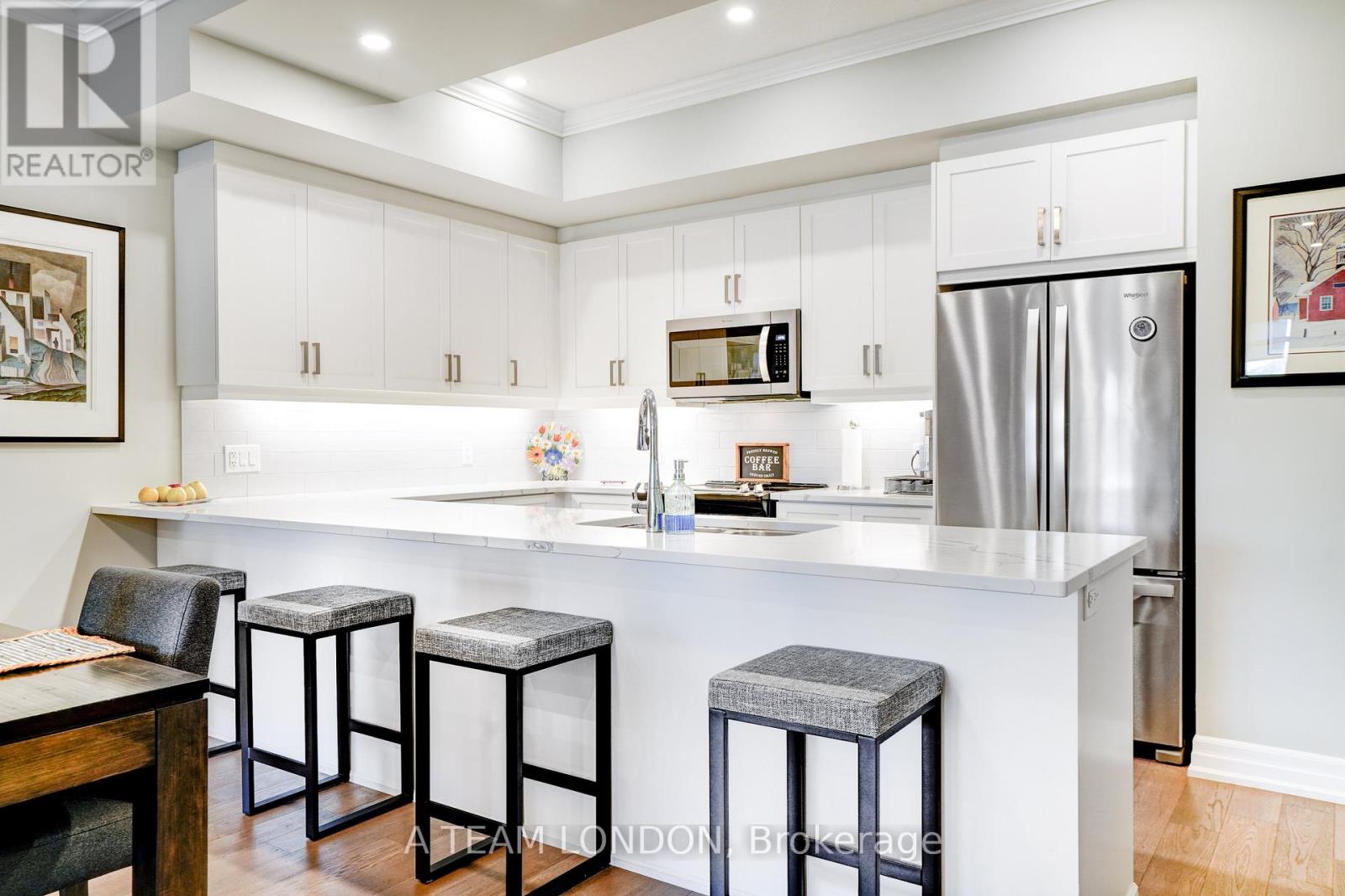 Photo 8 of 43 for 102 - 460 Callaway Road