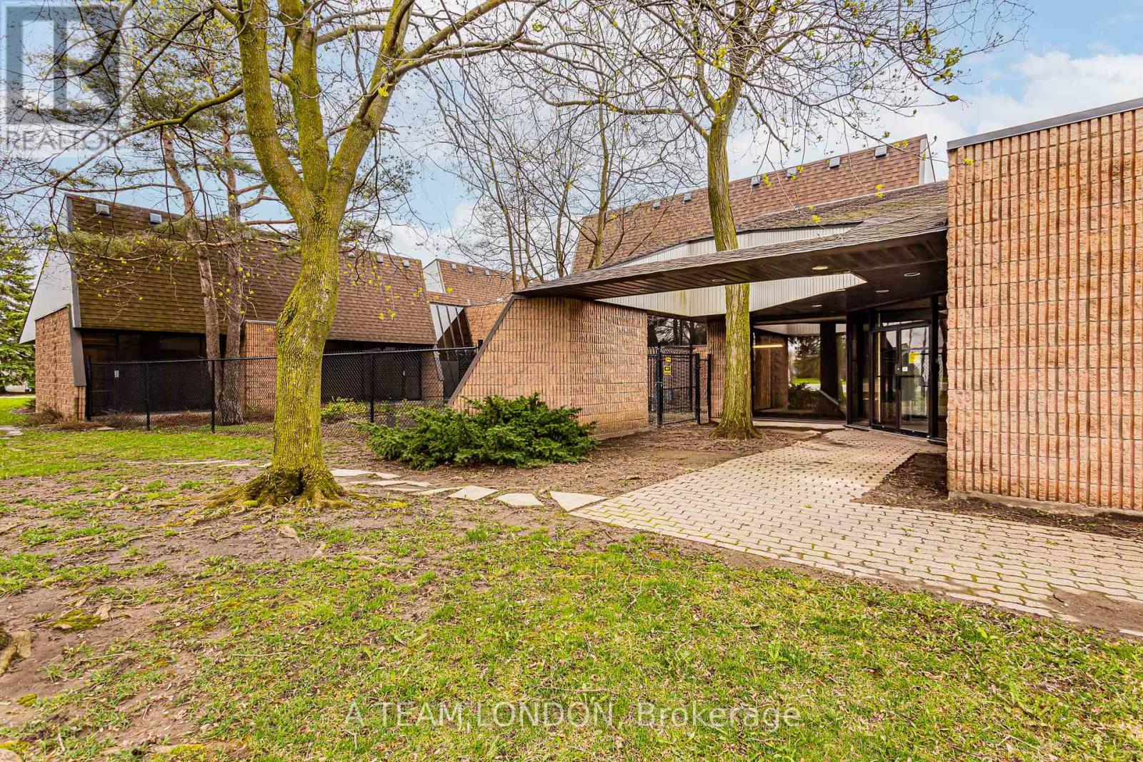 A - 743 Wellington Road, London South, Ontario  N6C 4R5 - Photo 8 - X12022486