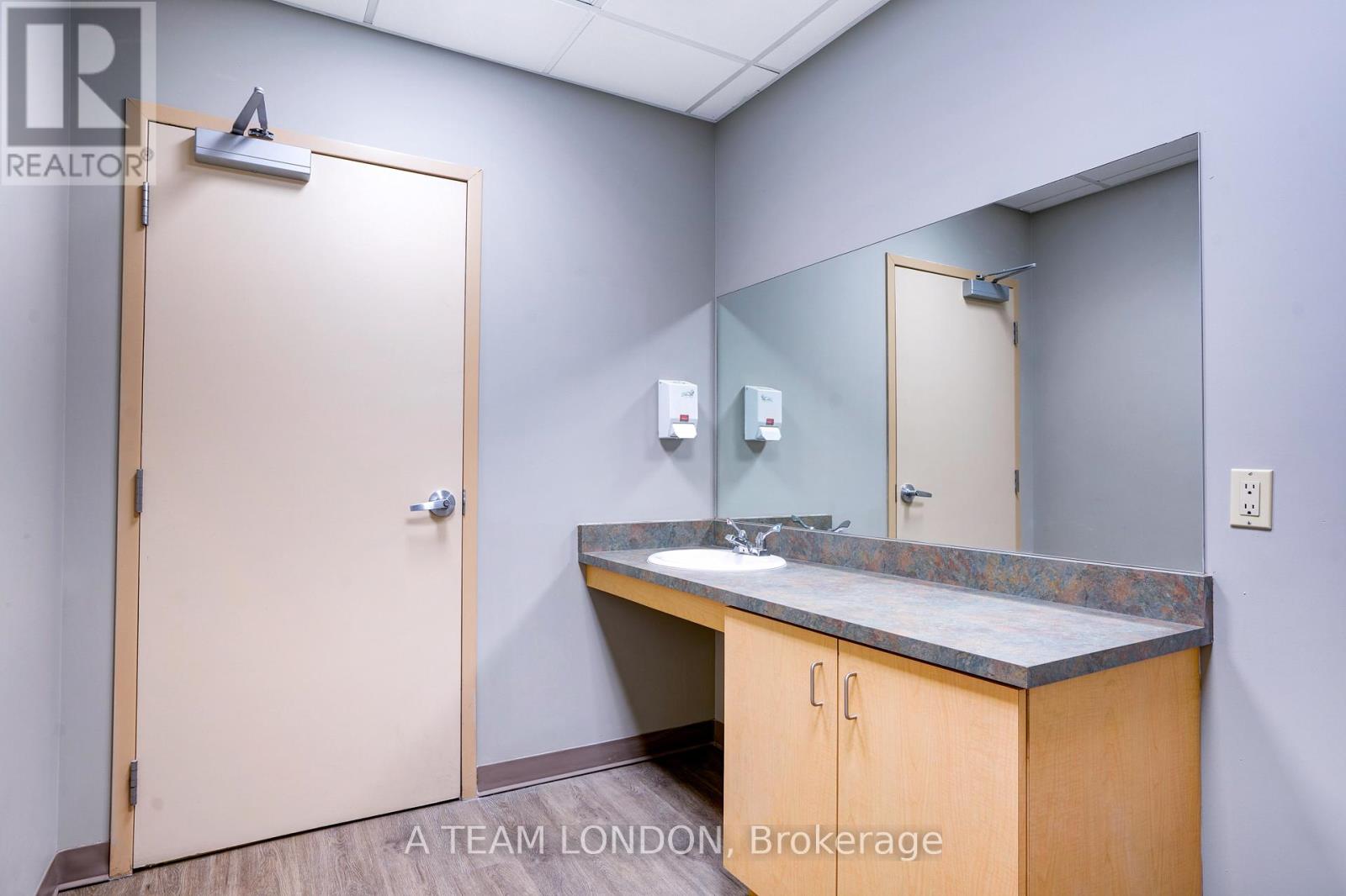 Unit B - 197 Adelaide Street S, London South, Ontario  N5Z 3K7 - Photo 26 - X12636618