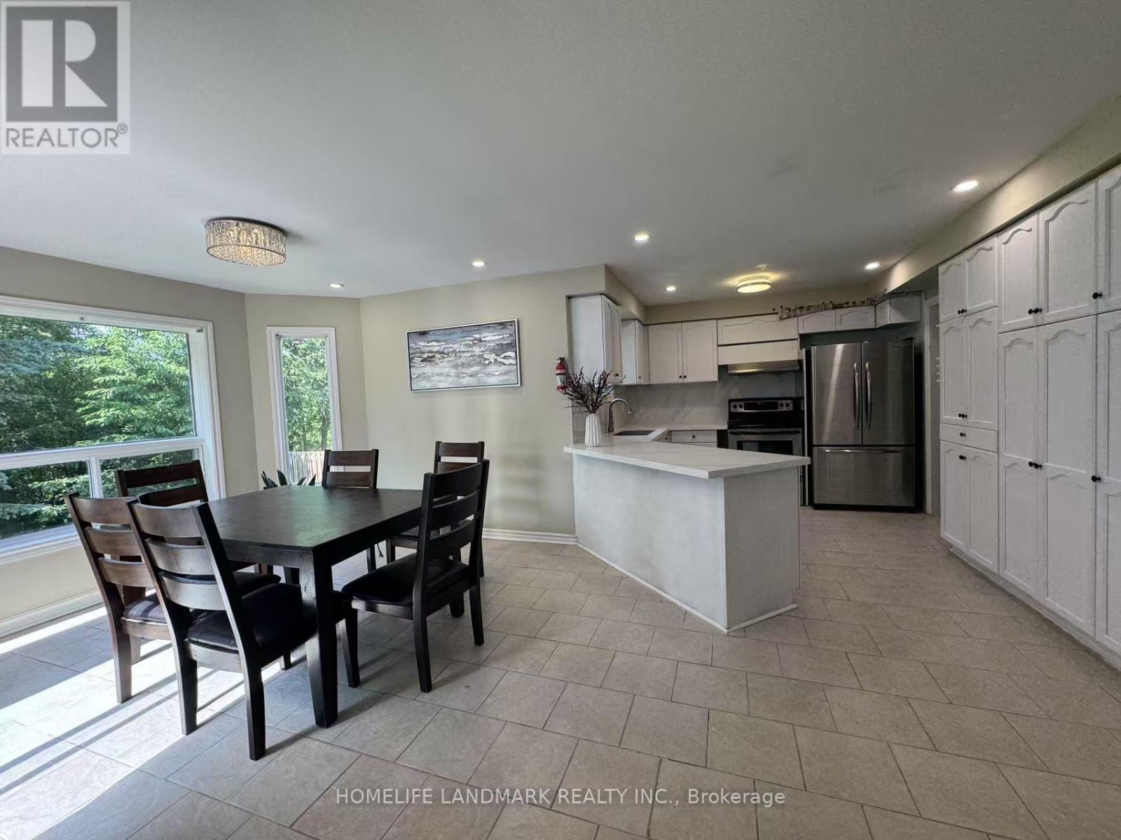 492 Traviss Drive, Newmarket, Ontario  L3Y 7K5 - Photo 6 - N12838208