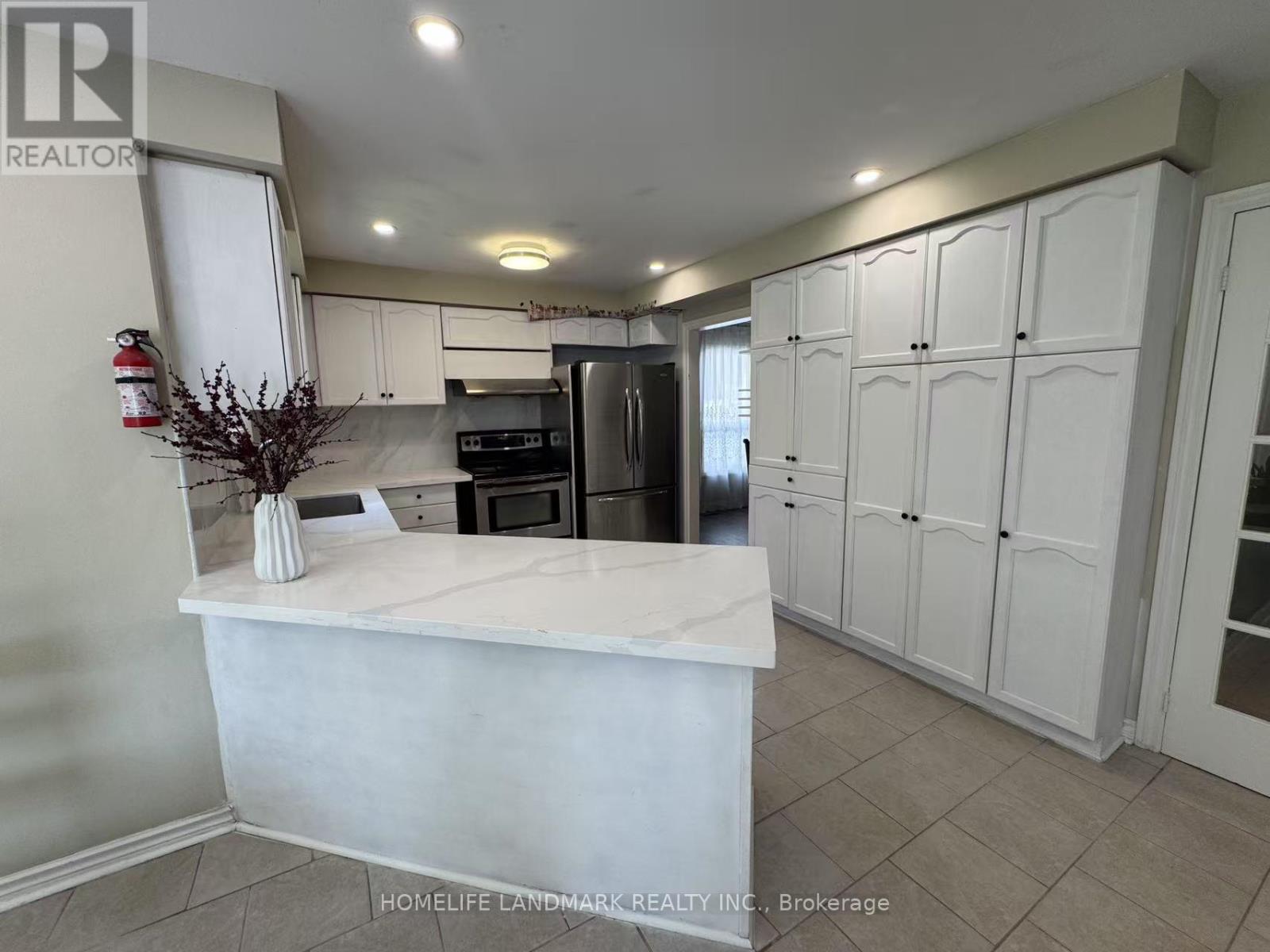 492 Traviss Drive, Newmarket, Ontario  L3Y 7K5 - Photo 7 - N12838208