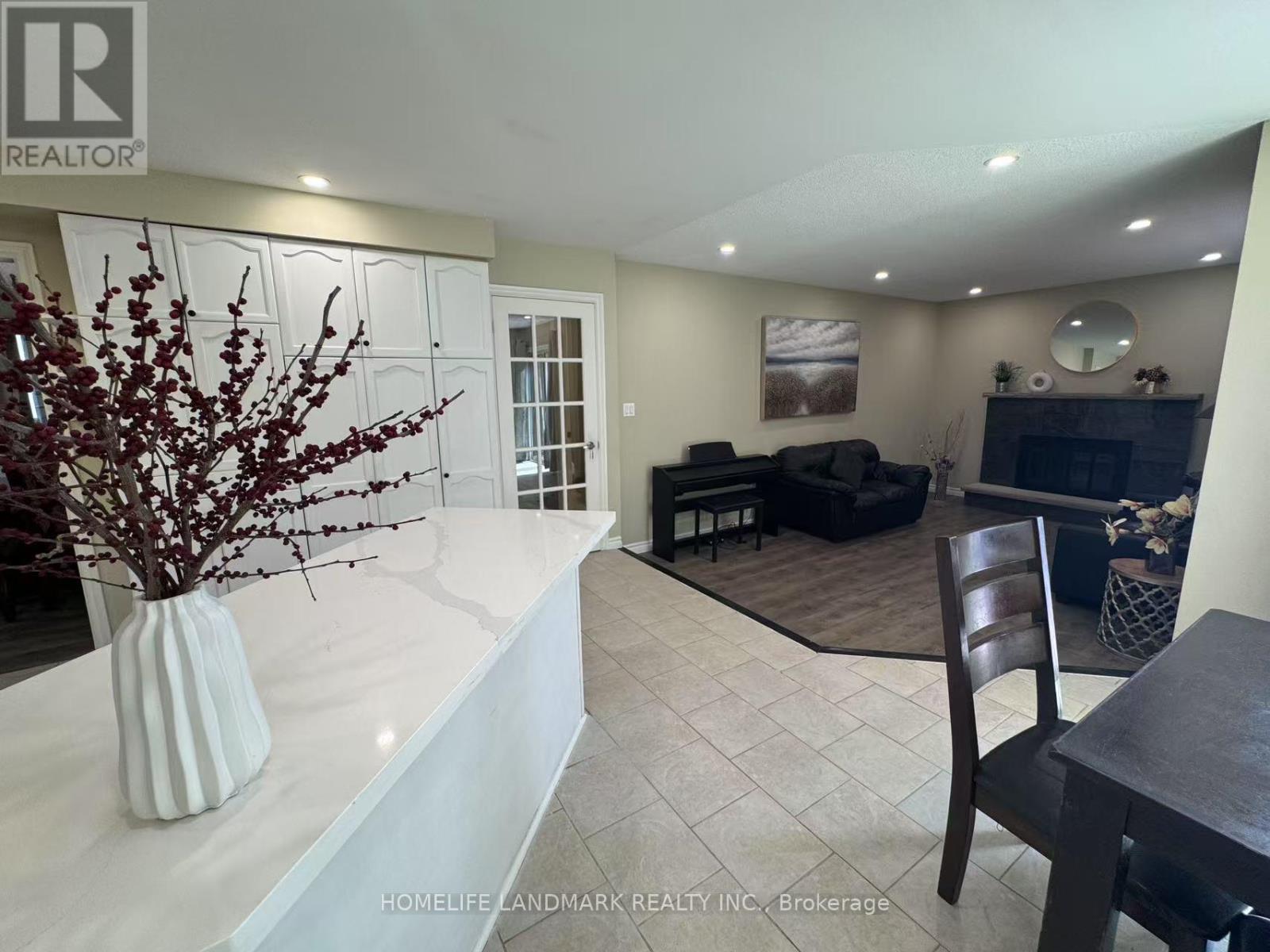 492 Traviss Drive, Newmarket, Ontario  L3Y 7K5 - Photo 9 - N12838208