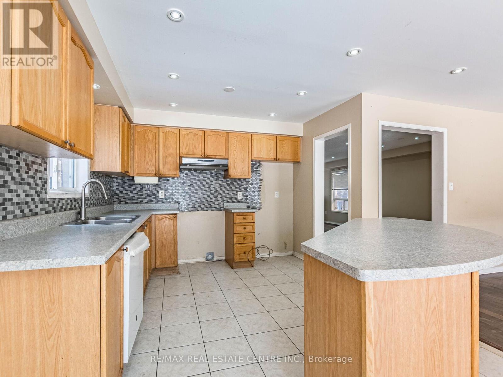 85 El Camino Way, Brampton, Ontario  L7A 3C4 - Photo 12 - W12836576