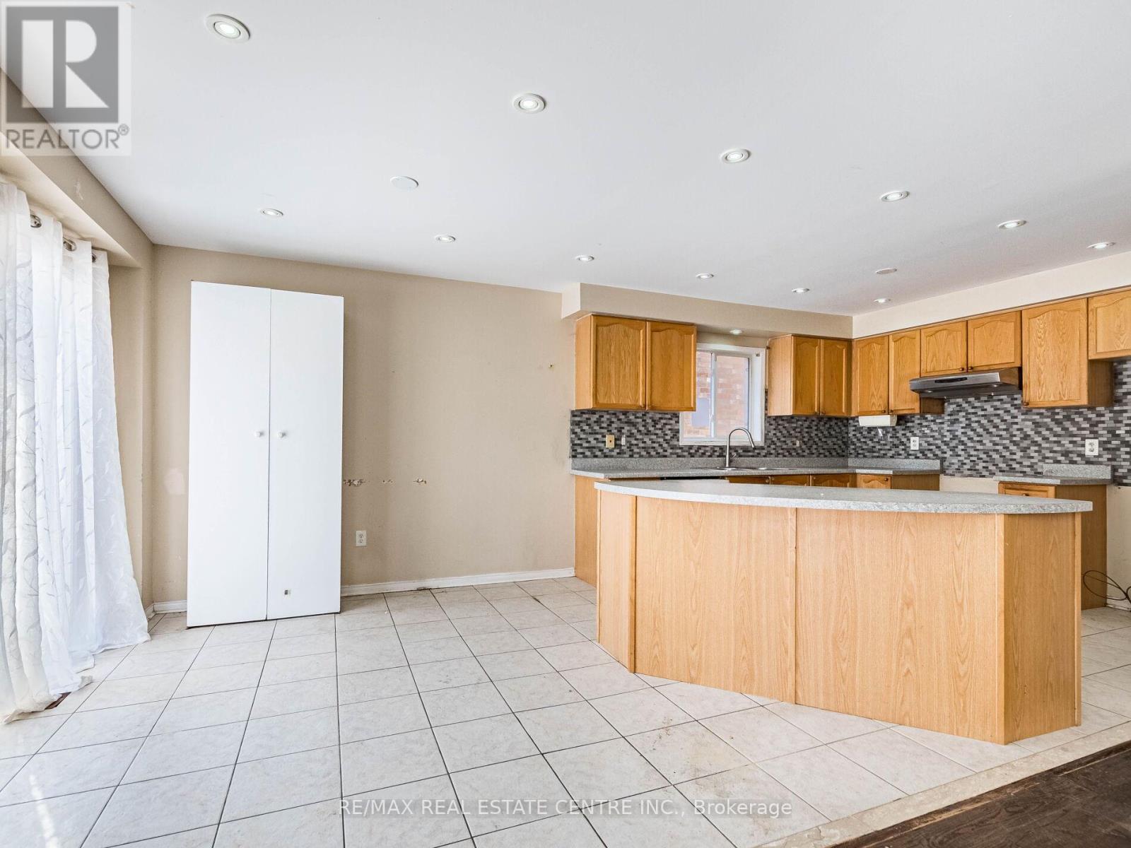 85 El Camino Way, Brampton, Ontario  L7A 3C4 - Photo 11 - W12836576