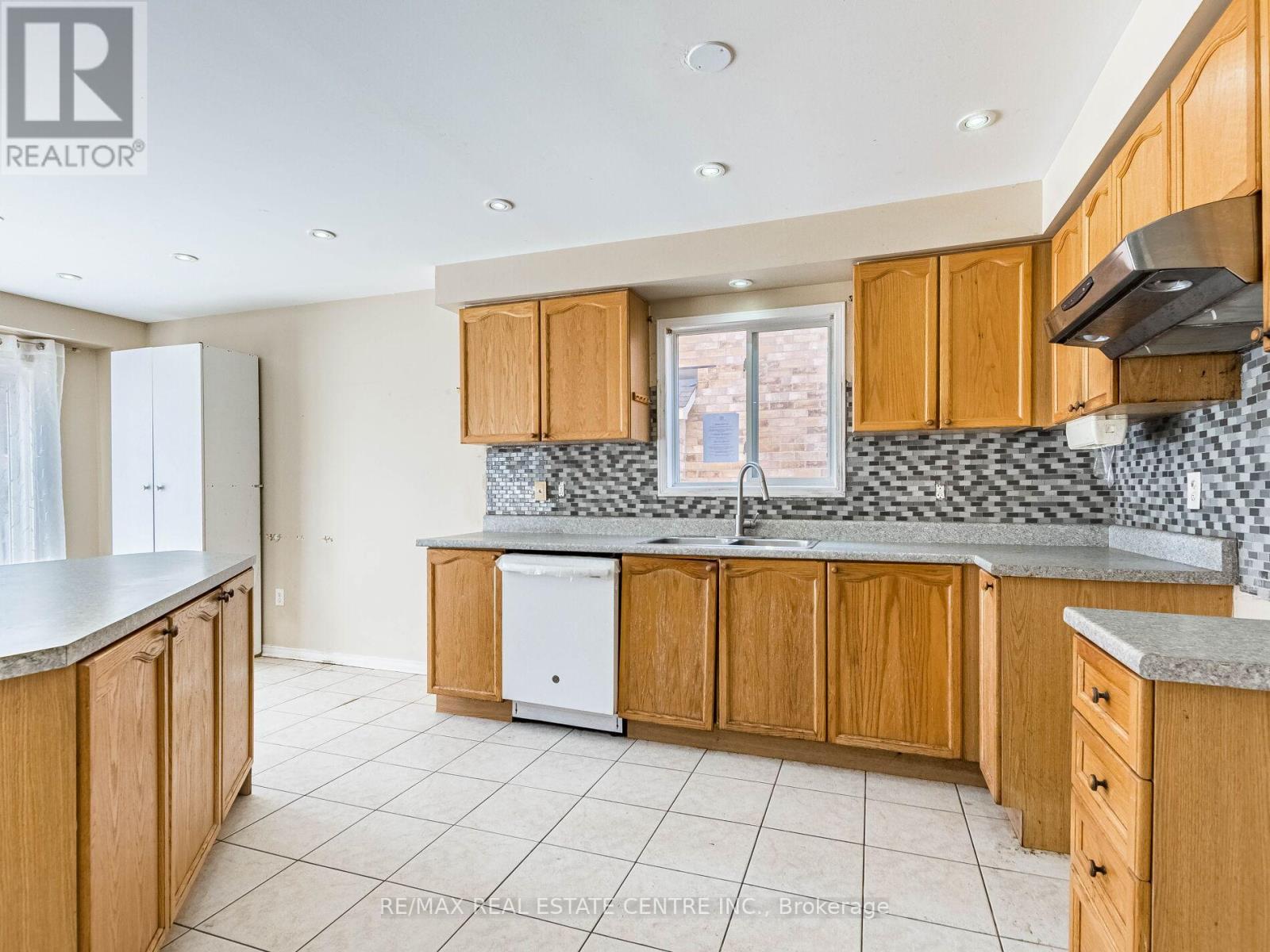 85 El Camino Way, Brampton, Ontario  L7A 3C4 - Photo 13 - W12836576