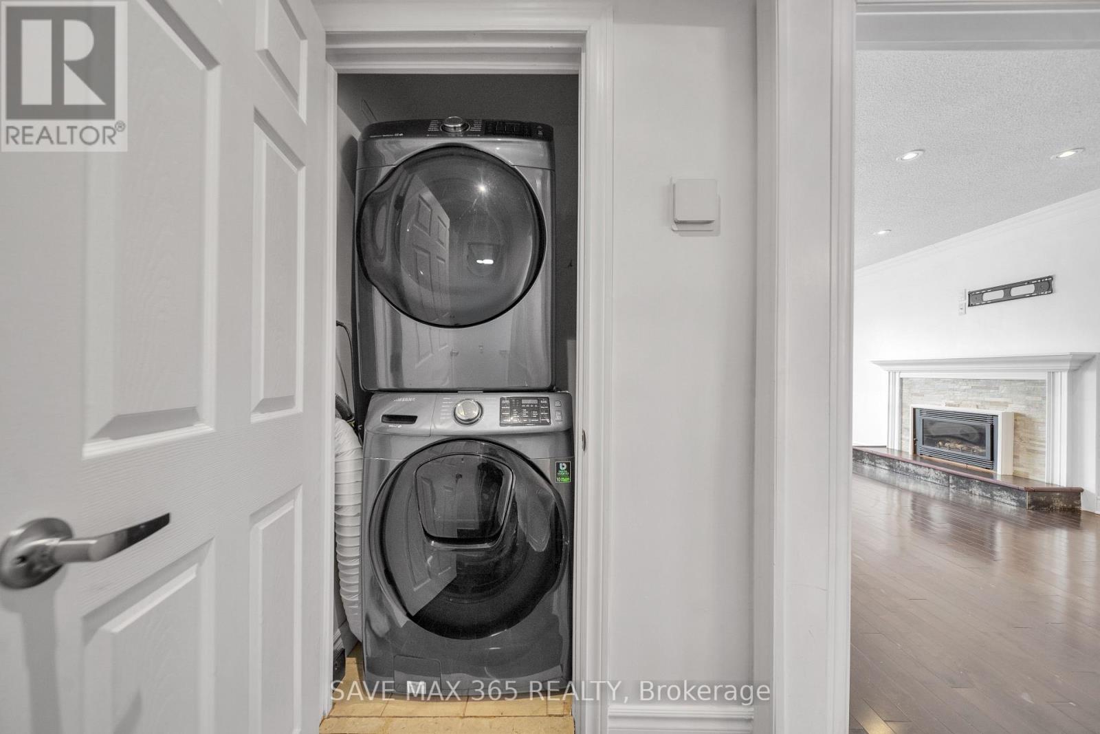 Main - 202 Renforth Drive, Toronto (Markland Wood), Ontario  M9C 2K7 - Photo 11 - W12838168