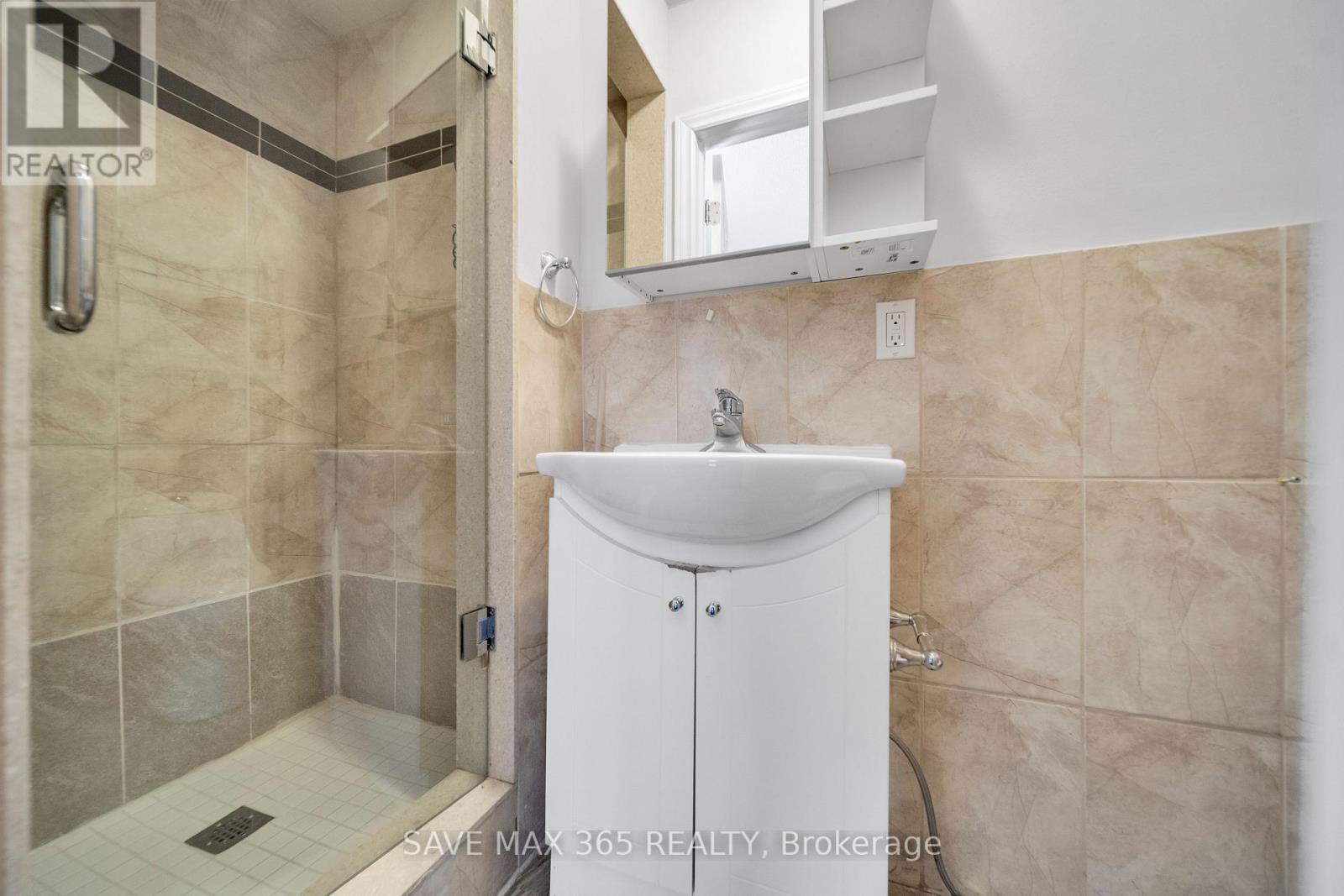 Main - 202 Renforth Drive, Toronto (Markland Wood), Ontario  M9C 2K7 - Photo 13 - W12838168