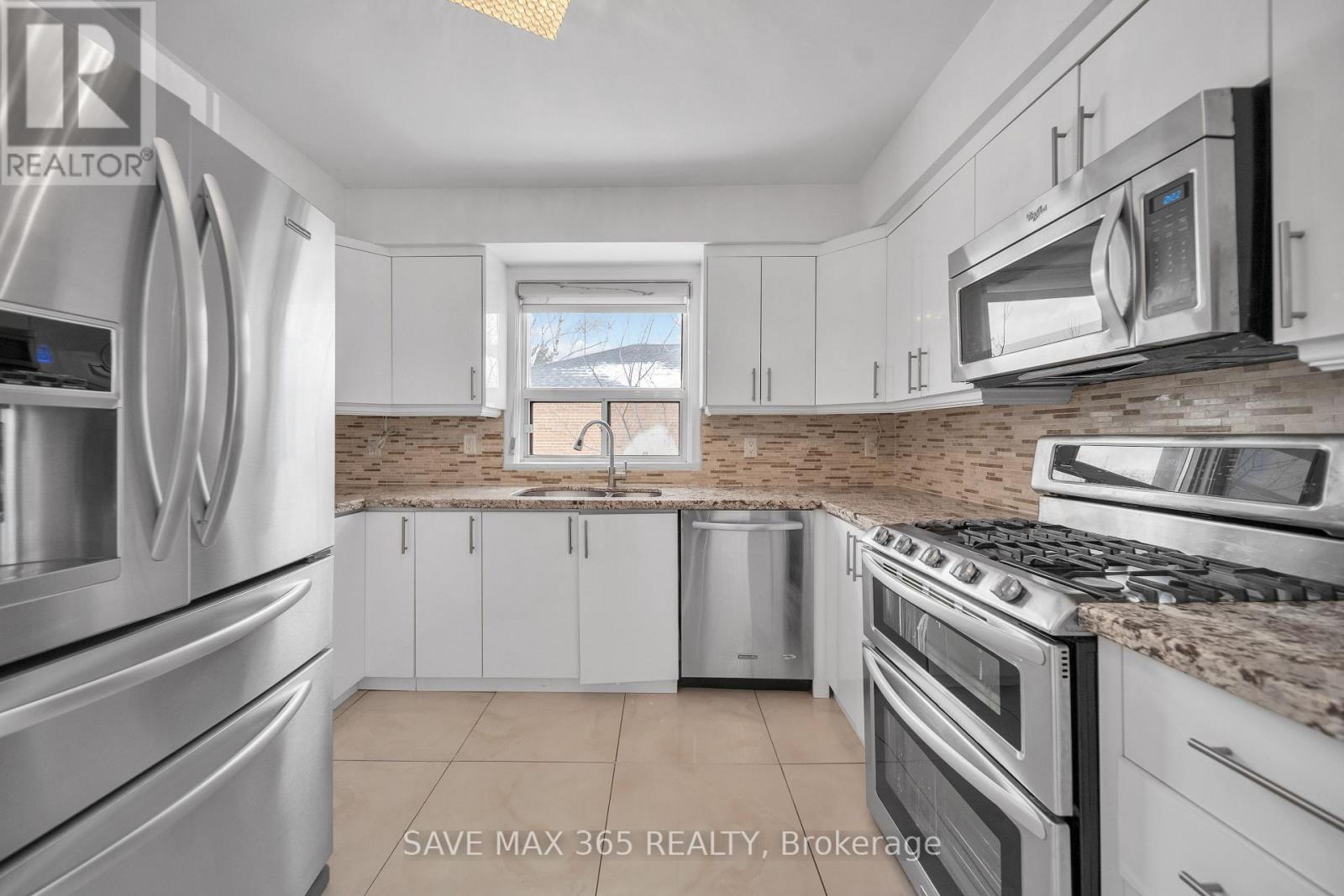 Main - 202 Renforth Drive, Toronto (Markland Wood), Ontario  M9C 2K7 - Photo 21 - W12838168