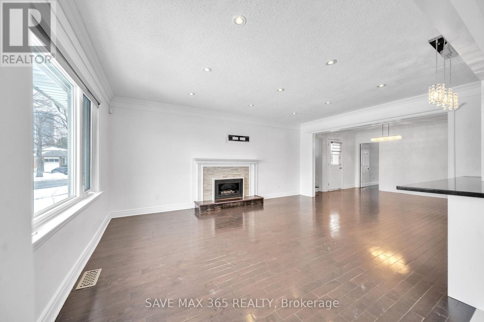 Main - 202 Renforth Drive, Toronto (Markland Wood), Ontario  M9C 2K7 - Photo 5 - W12838168